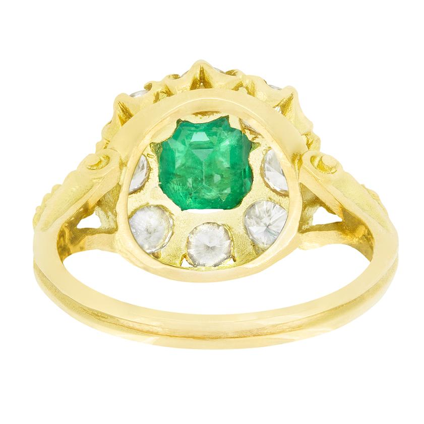 Vintage 1.20ct Emerald and Diamond Cluster Ring, c.1970s In Good Condition For Sale In London, GB