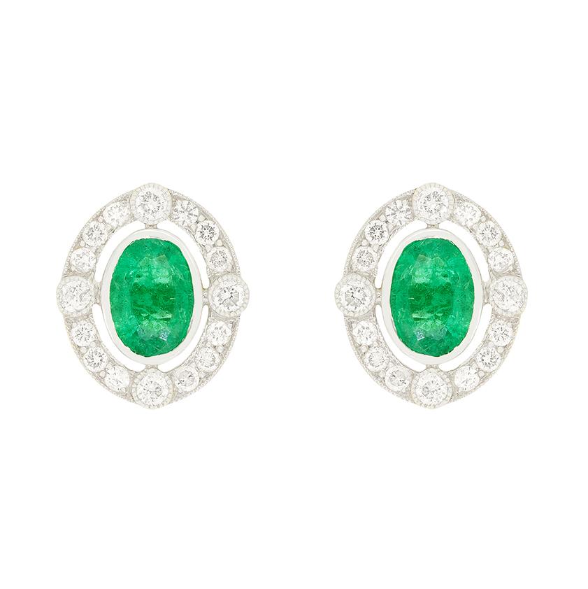 Vintage 1.20ct Emerald and Diamond Earrings, c.1970s Corte esmeralda en venta