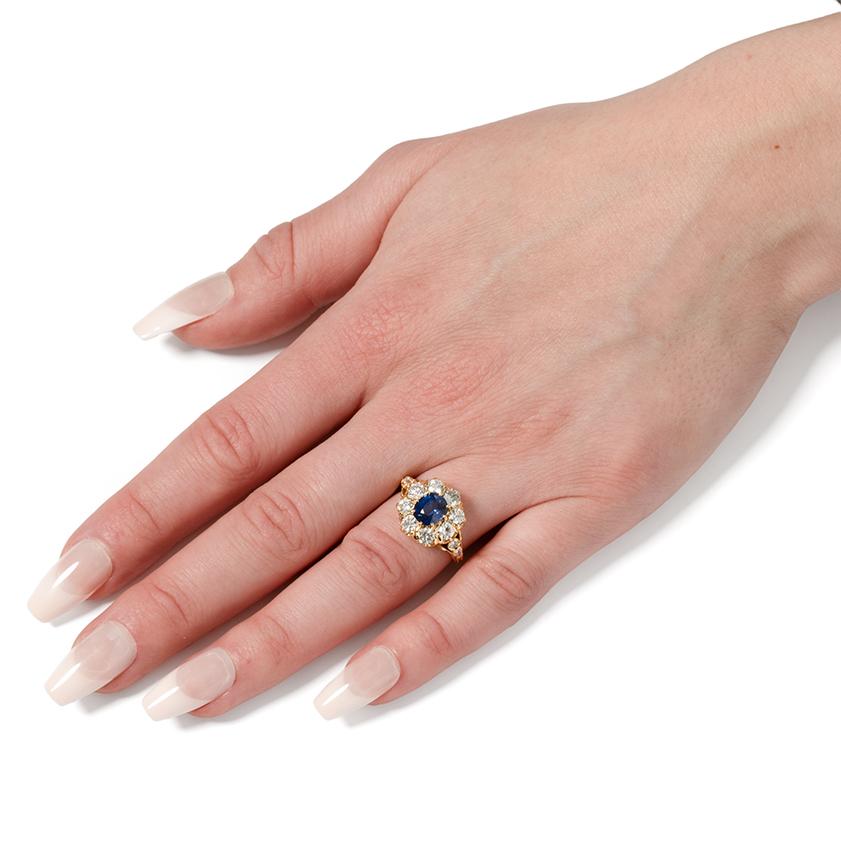 Vintage-Cluster-Ring mit 1,20 Karat Saphir und Diamant, ca. 1970er Jahre für Damen oder Herren im Angebot