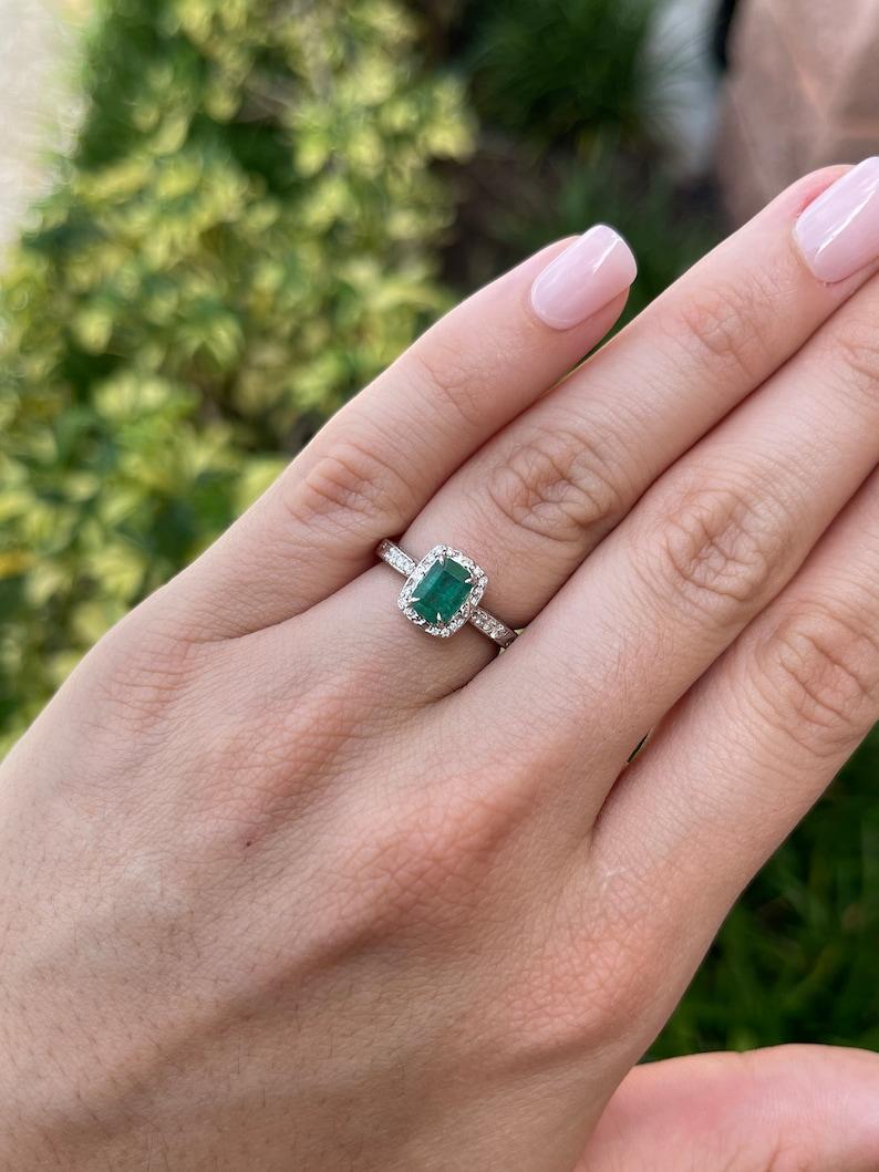 Vintage 1.20tcw 14K Emerald & Diamond Accent Ring Pour femmes en vente