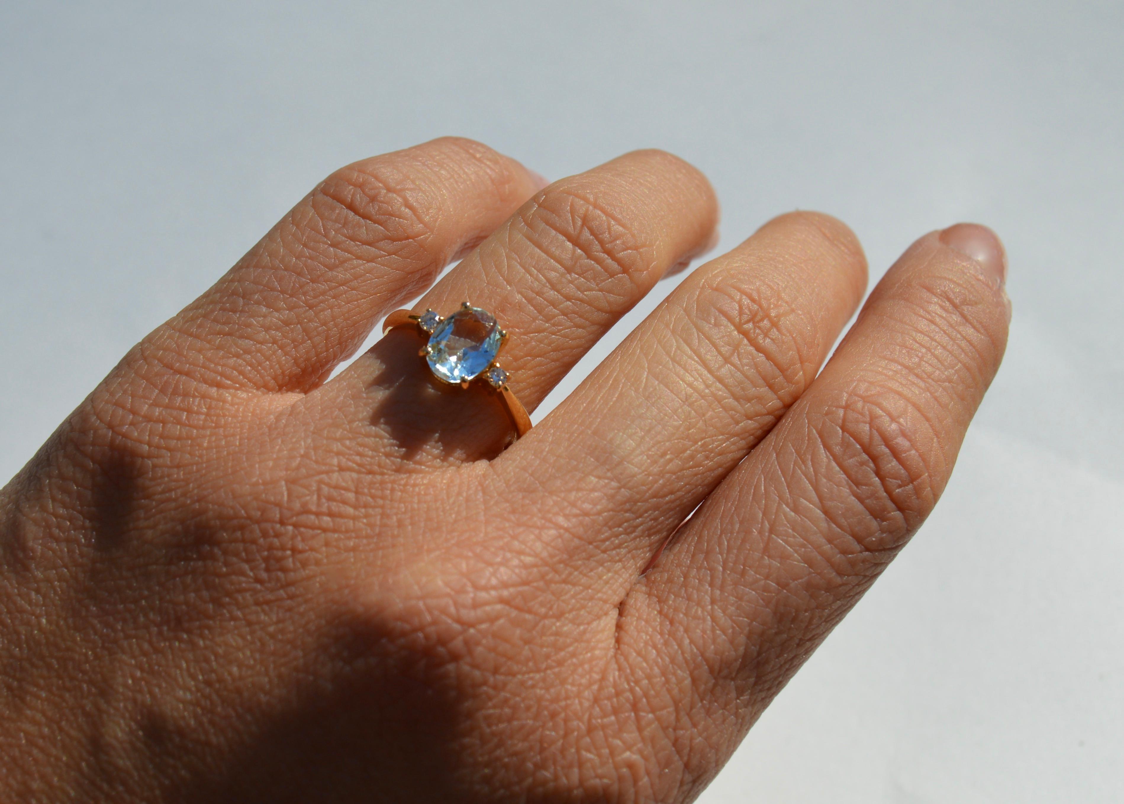 Oval Cut Vintage 1.21 Carat Oval Aquamarine Diamond 18 Karat Gold Ring