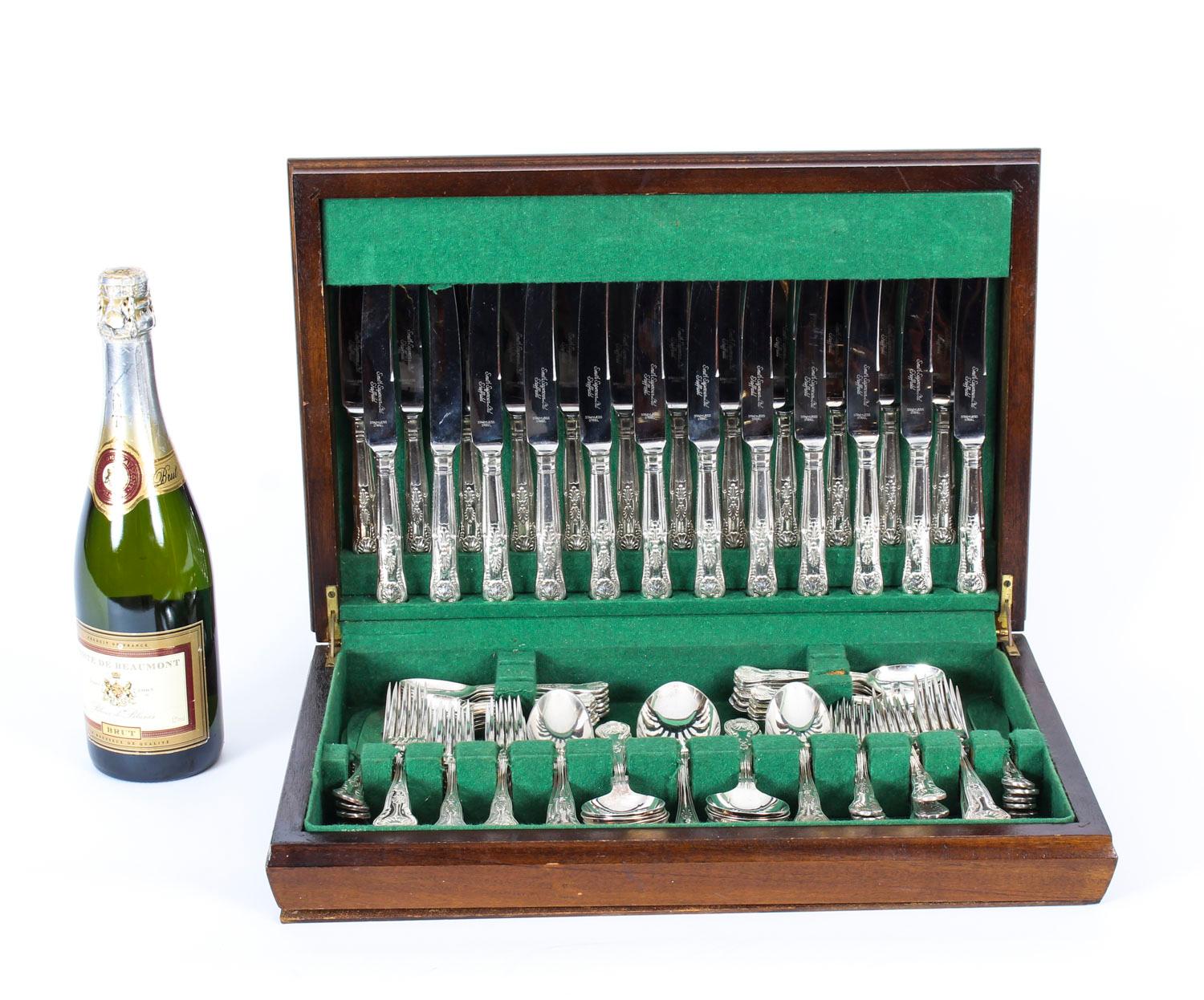 Vintage 122-Piece Canteen 'Queens Pattern' Silver Plated Cutlery, 20th Century 7