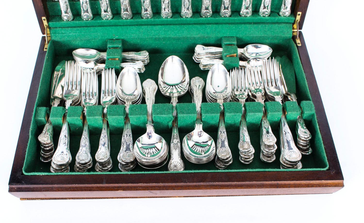 This is a beautiful English 122 piece silver plated Queens pattern cased canteen of cutlery, by Smith Seymour Ltd, the renowned Sheffield silversmith, with twelve place settings.

This stunning set dates from the late 20th century and includes the