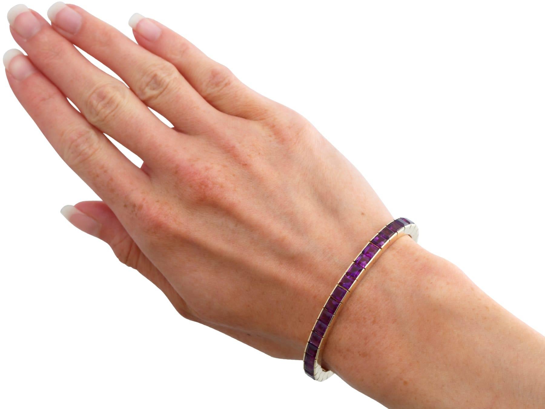 Vintage 12.21 Carat Amethyst and 18k Yellow Gold Line Bracelet Circa 1990 en vente 5