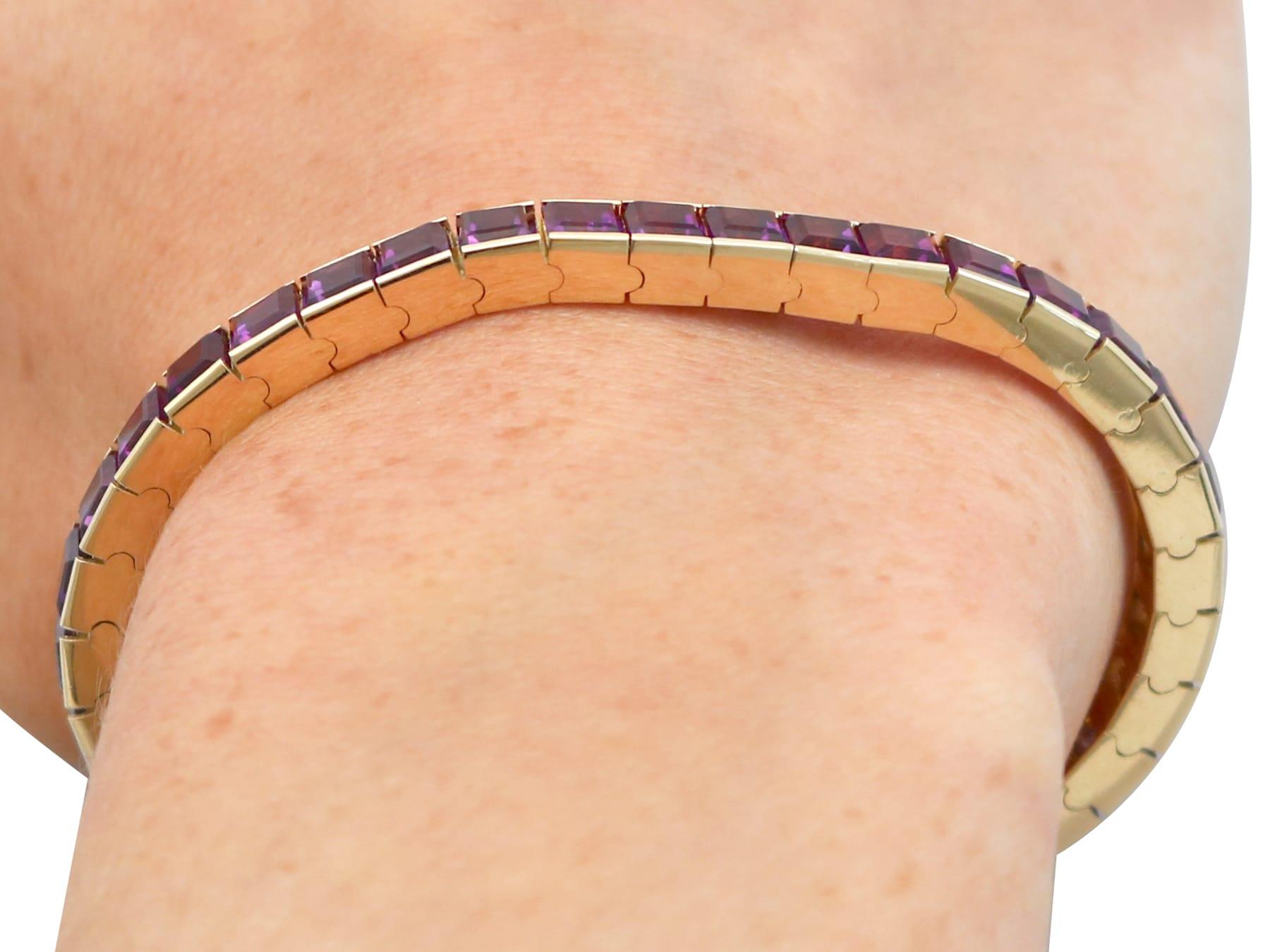 Vintage 12.21 Carat Amethyst and 18k Yellow Gold Line Bracelet Circa 1990 en vente 7