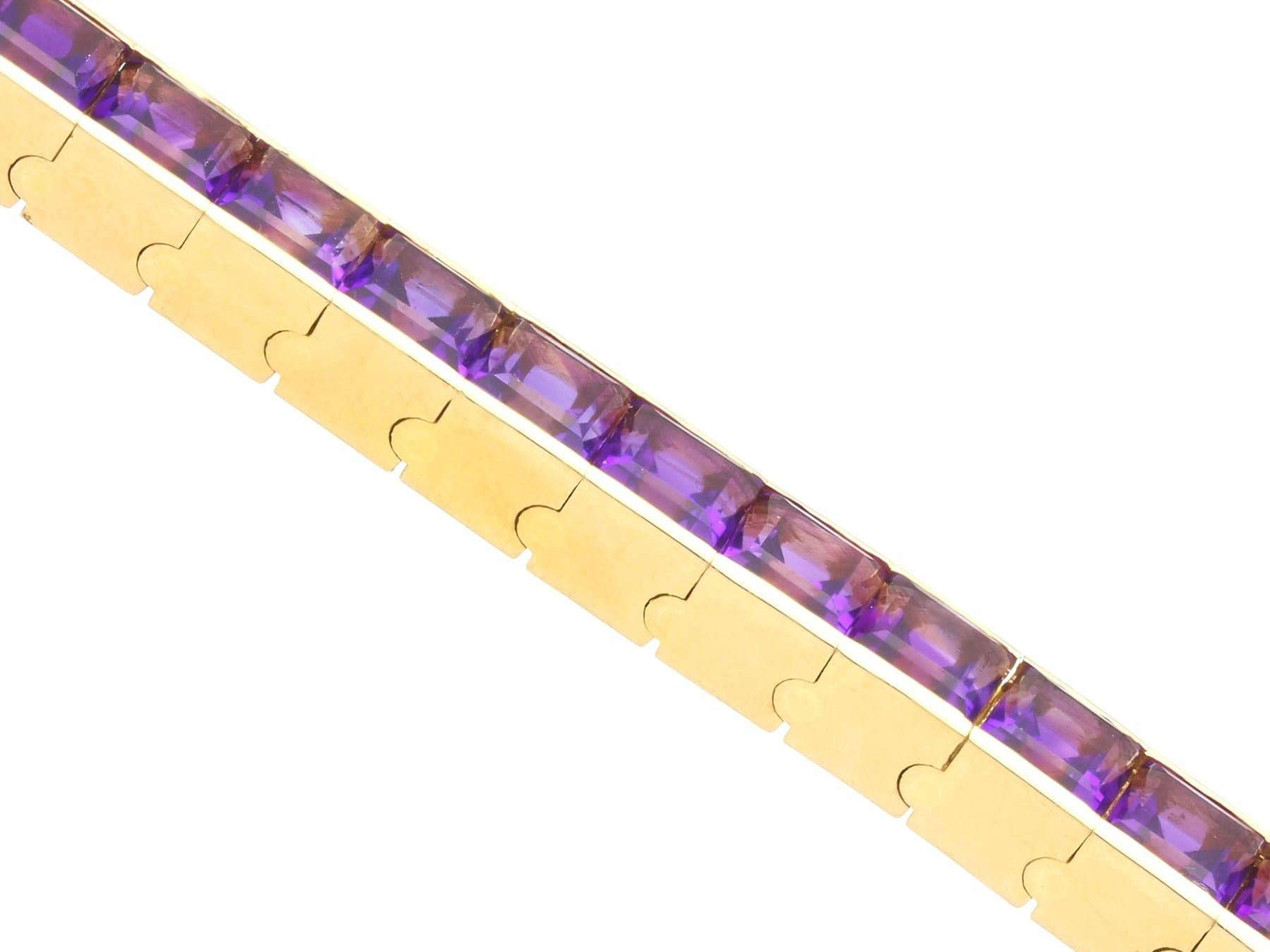 Vintage 12.21 Carat Amethyst and 18k Yellow Gold Line Bracelet Circa 1990 Unisexe en vente
