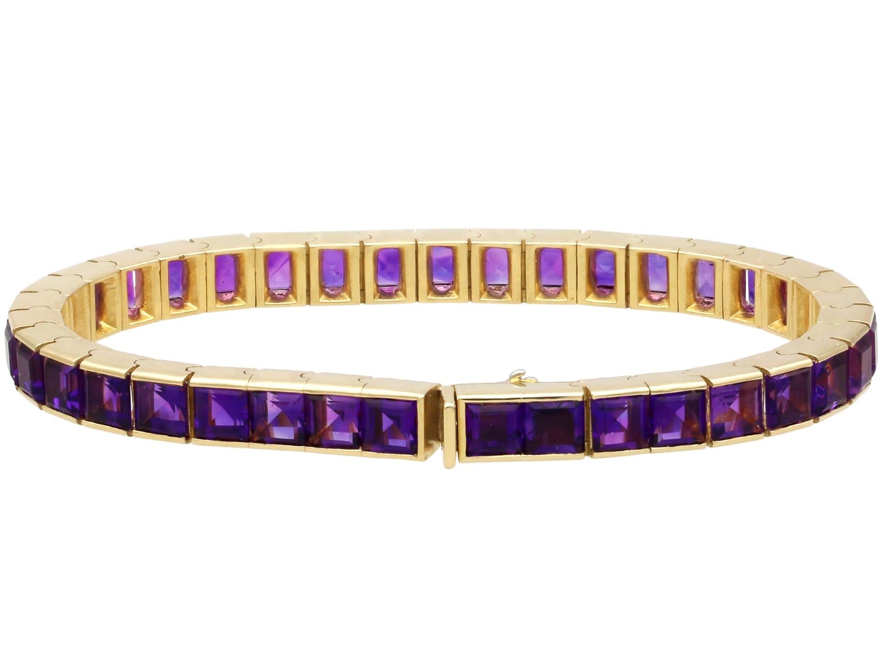 Vintage 12.21 Carat Amethyst and 18k Yellow Gold Line Bracelet Circa 1990 en vente 2