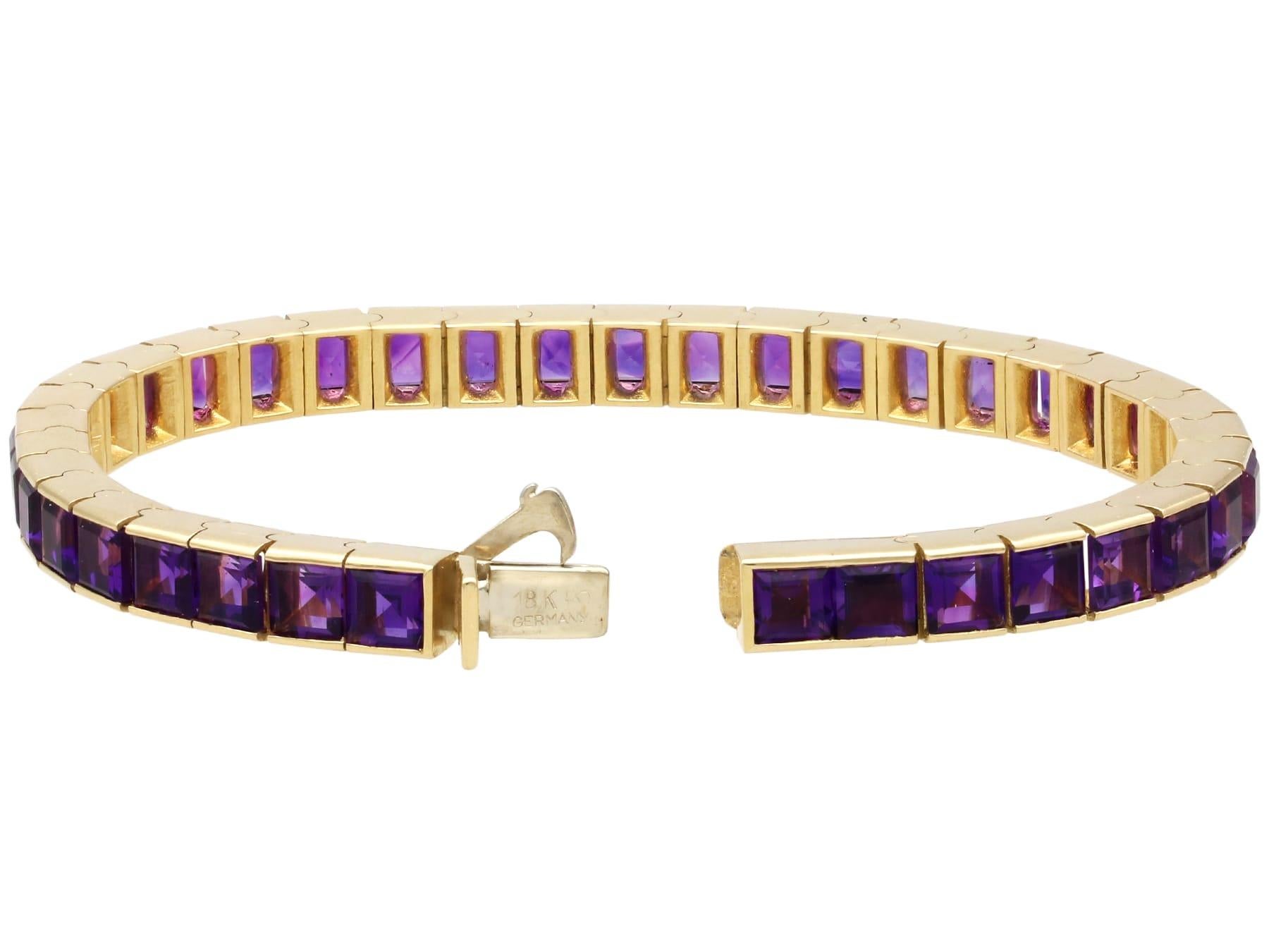 Vintage 12.21 Carat Amethyst and 18k Yellow Gold Line Bracelet Circa 1990 en vente 3
