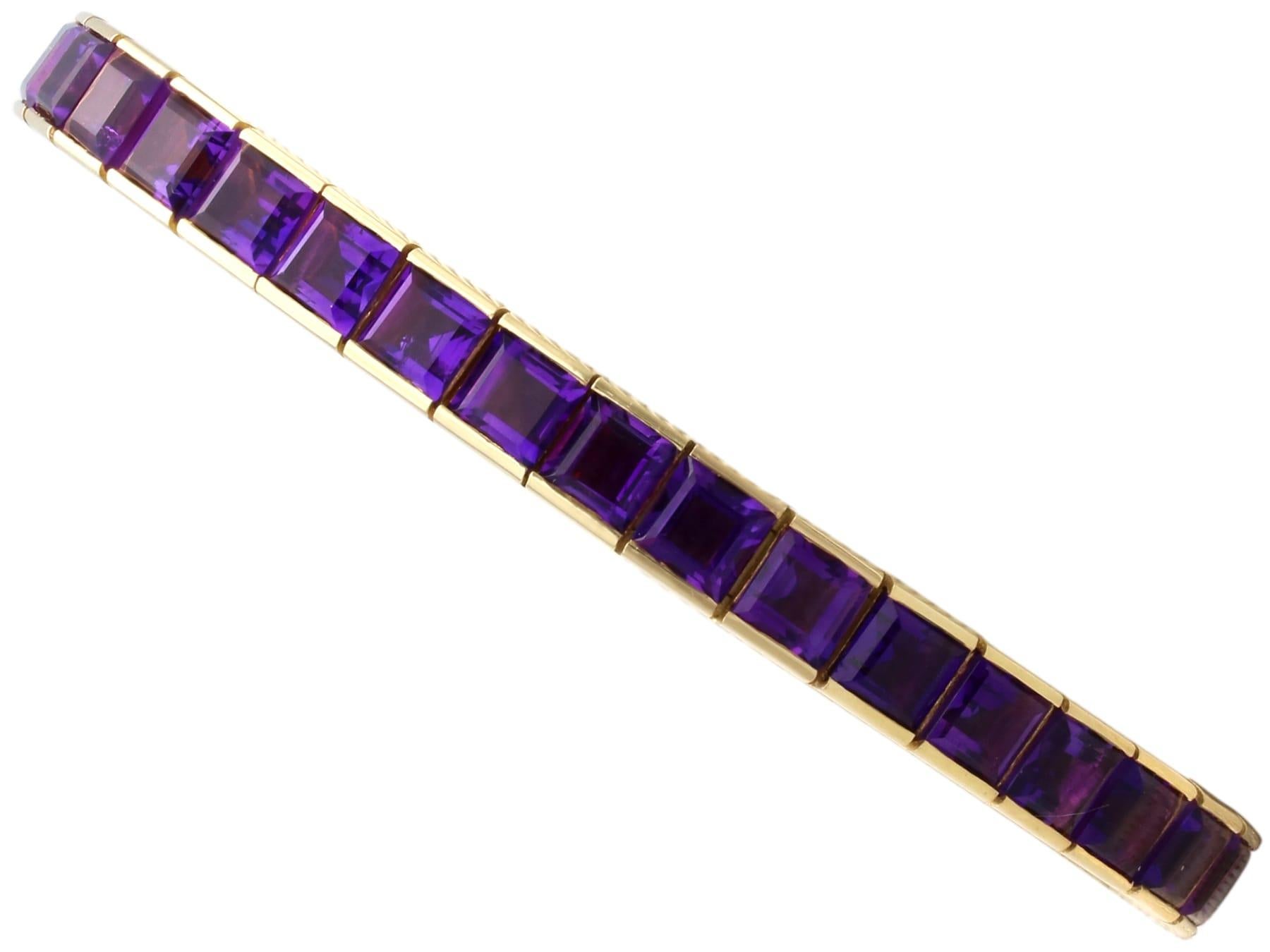 Vintage 12.21 Carat Amethyst and 18k Yellow Gold Line Bracelet Circa 1990 en vente