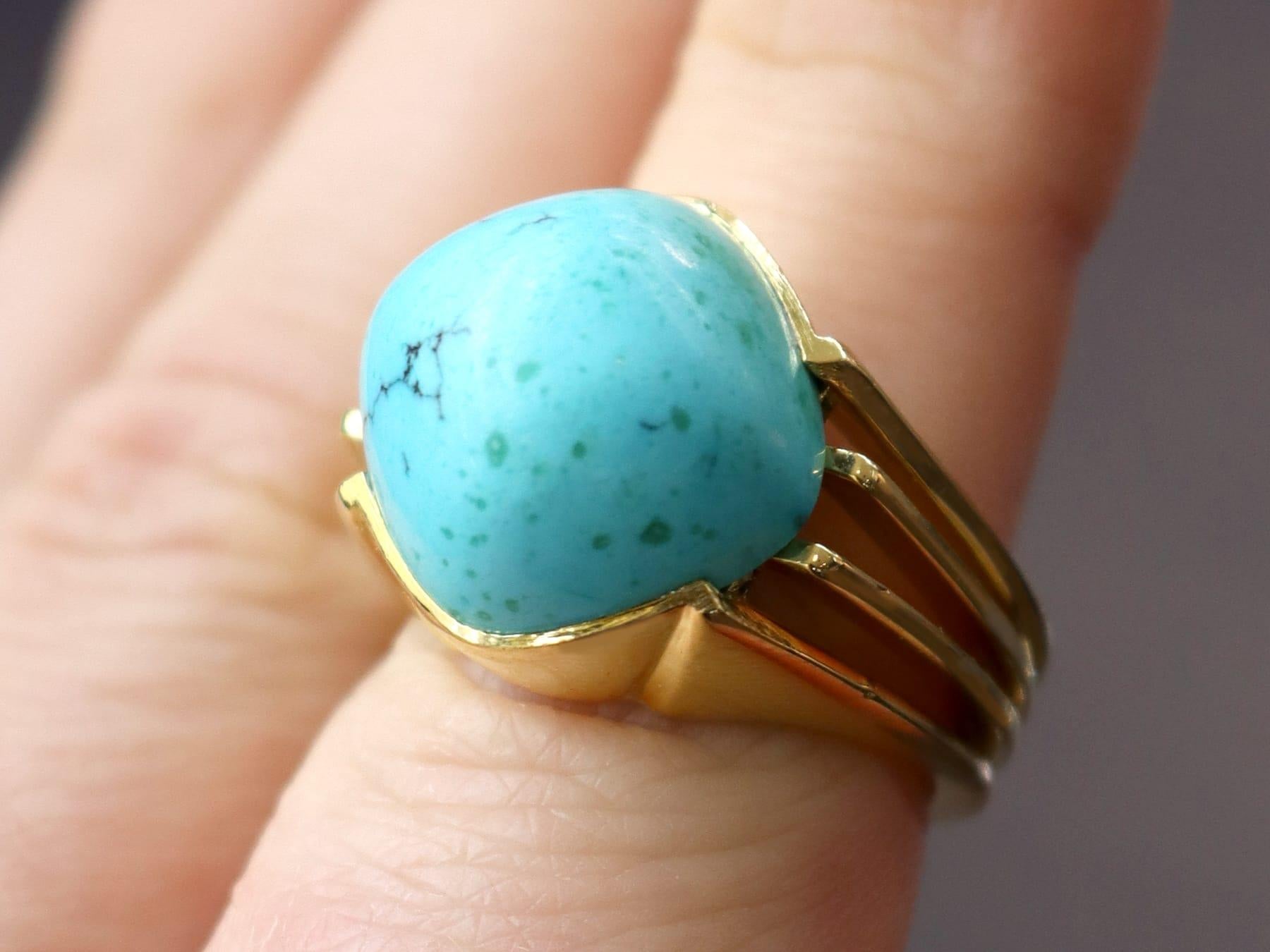 Vintage 12.22 Carat Turquoise and 18k Yellow Gold Ring Circa 1950 In Excellent Condition For Sale In Jesmond, Newcastle Upon Tyne