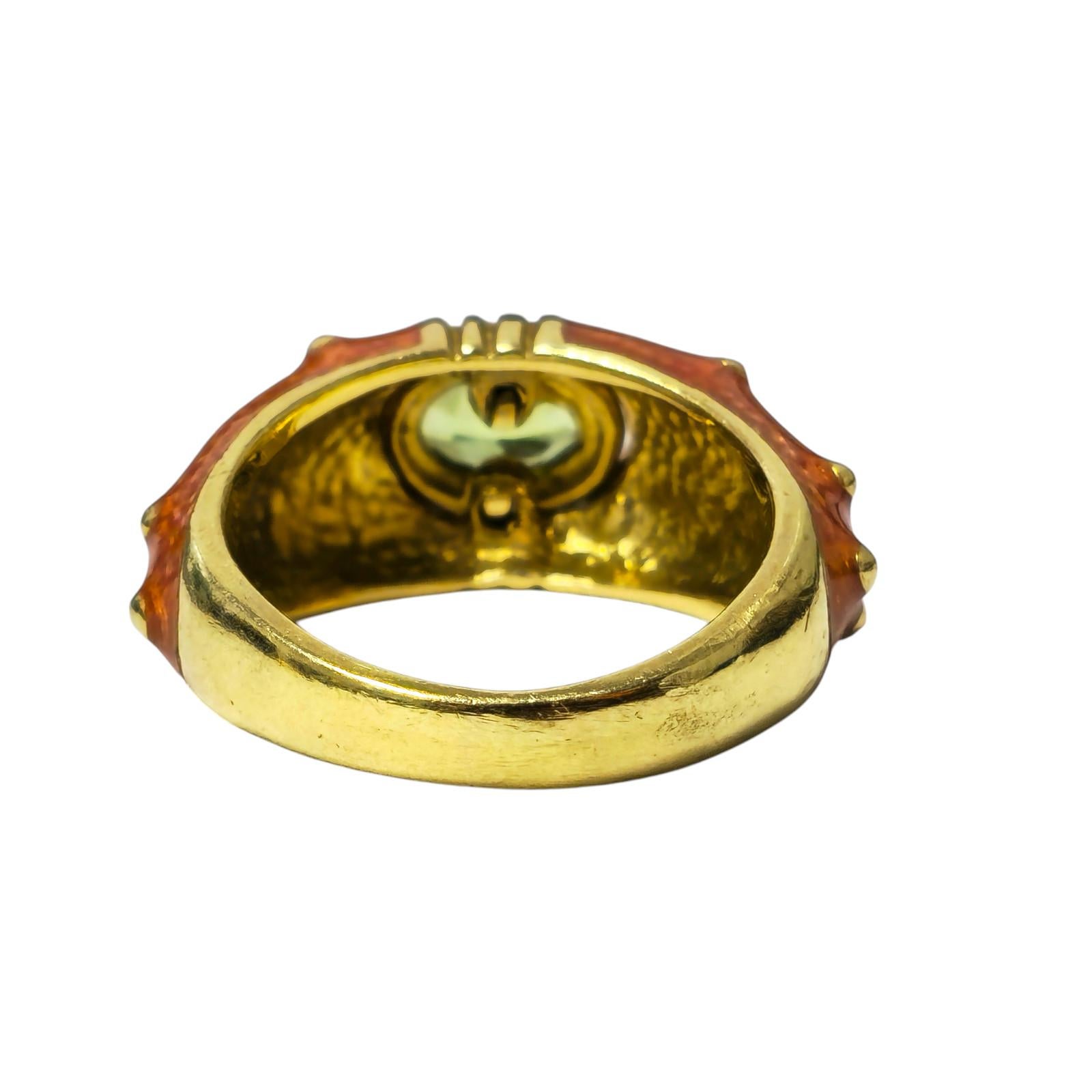 Vintage 1.22ct Green Peridot in Yellow Gold Ring with Orange Enamel In Excellent Condition For Sale In Miami, FL
