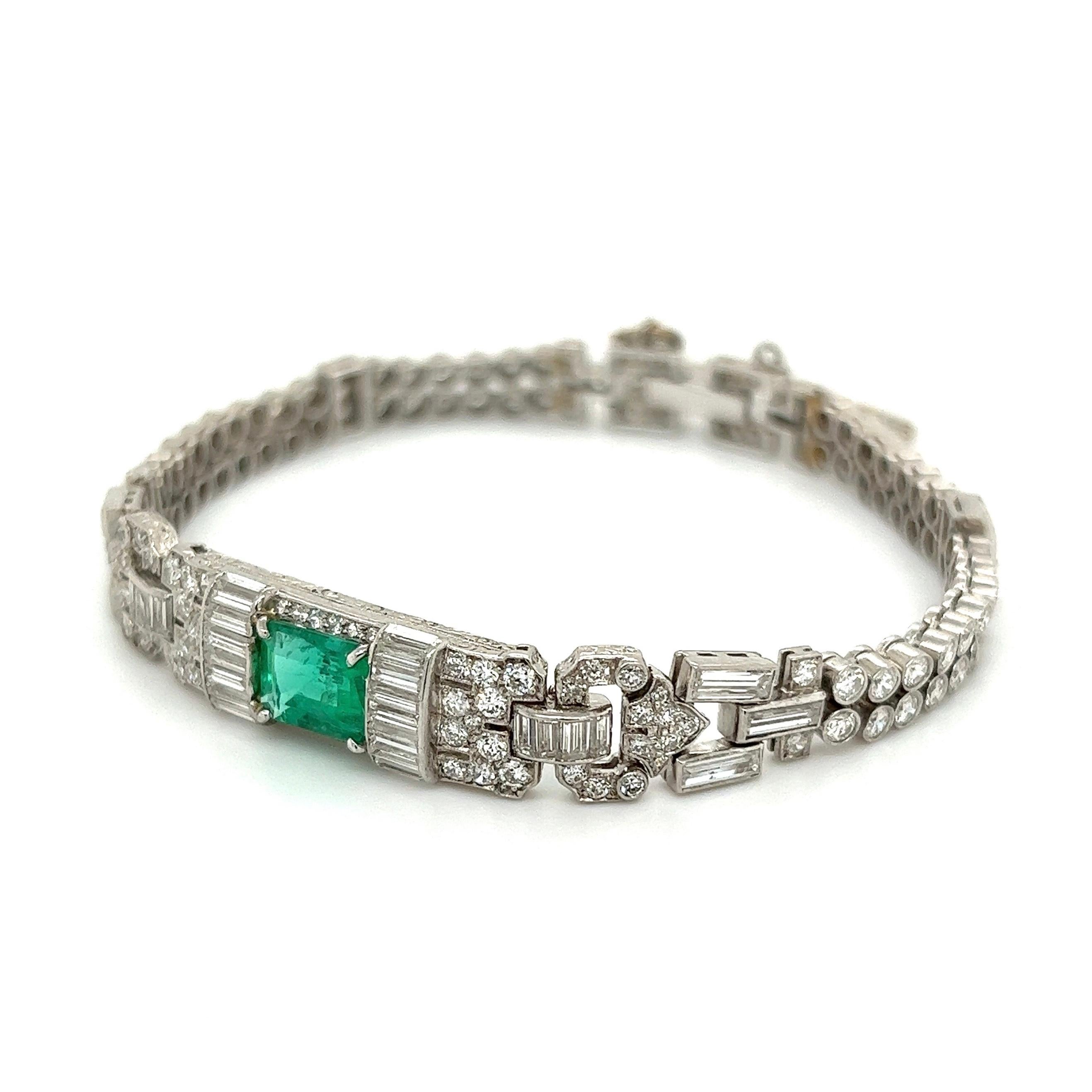 Vintage 1.25 Carat Emerald and Diamond Art Deco Platinum Bracelet For Sale 2