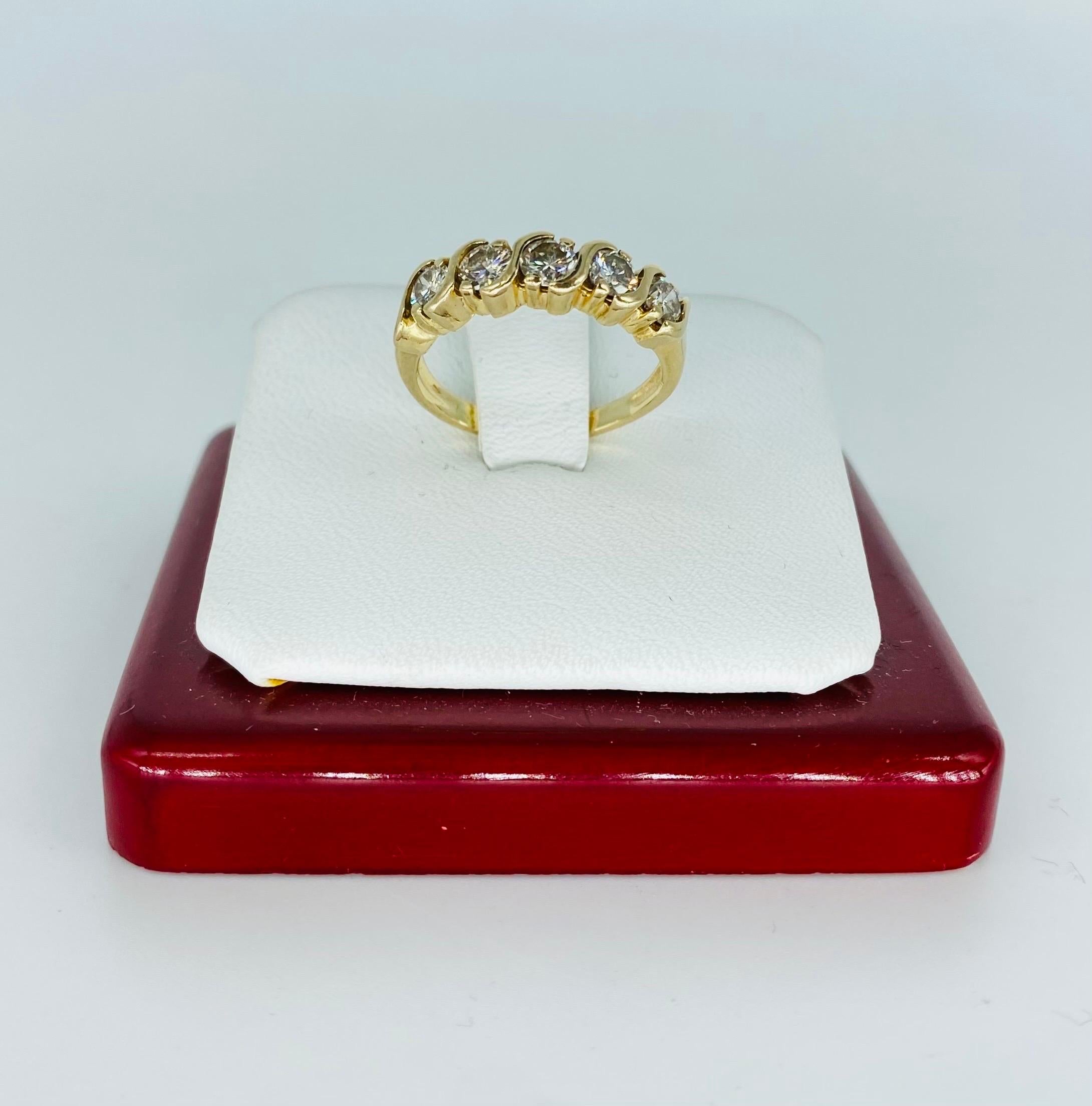 Verlobungsring aus 14k Gold mit 1,25 Karat Diamanten mit fünf Steinen im Vintage-Stil im Angebot 2