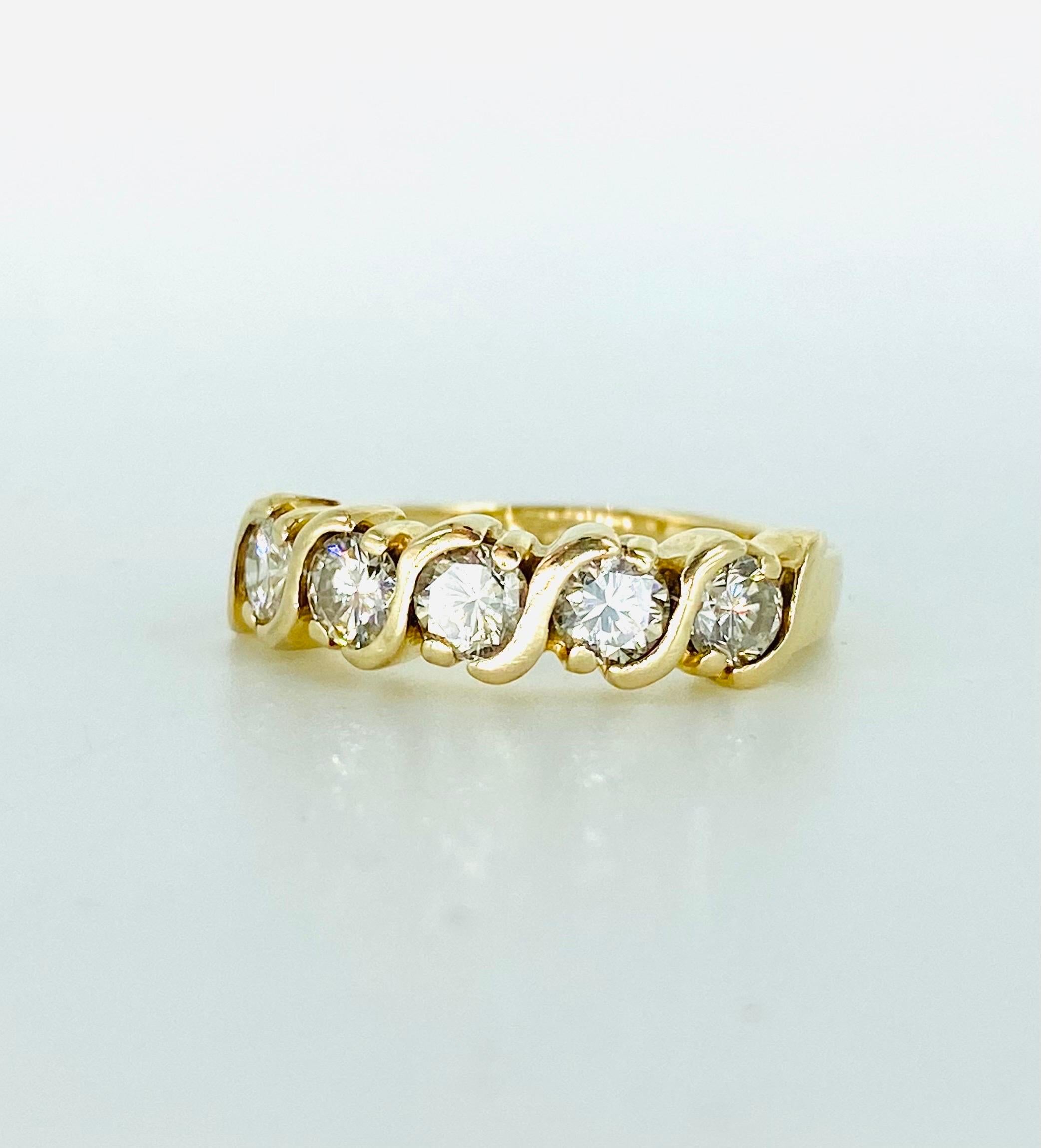 Verlobungsring aus 14k Gold mit 1,25 Karat Diamanten mit fünf Steinen im Vintage-Stil im Angebot 3