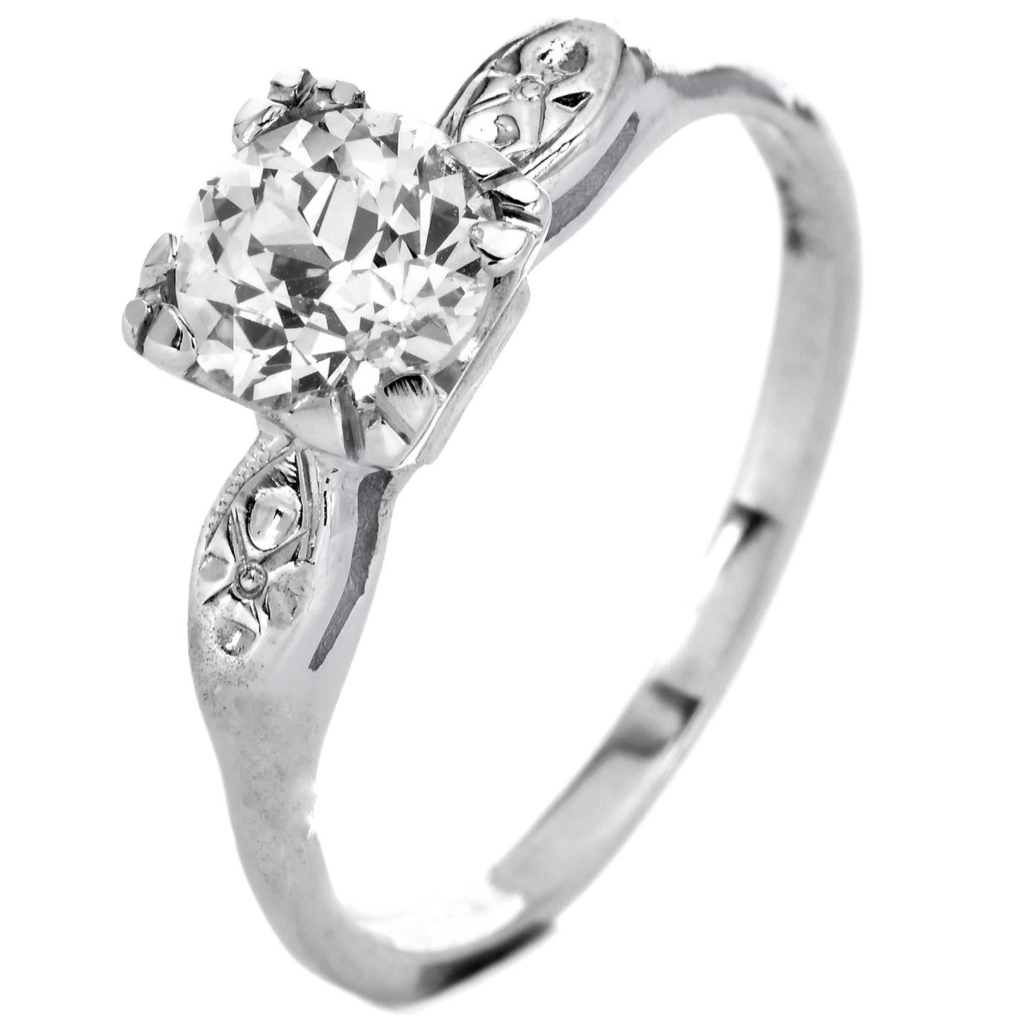 Women's Vintage 1.25 carat Round Diamond 14K Gold Engagement Ring For Sale