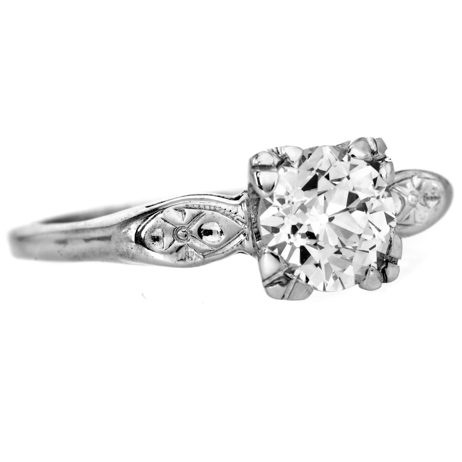 Vintage 1.25 carat Round Diamond 14K Gold Engagement Ring For Sale 1
