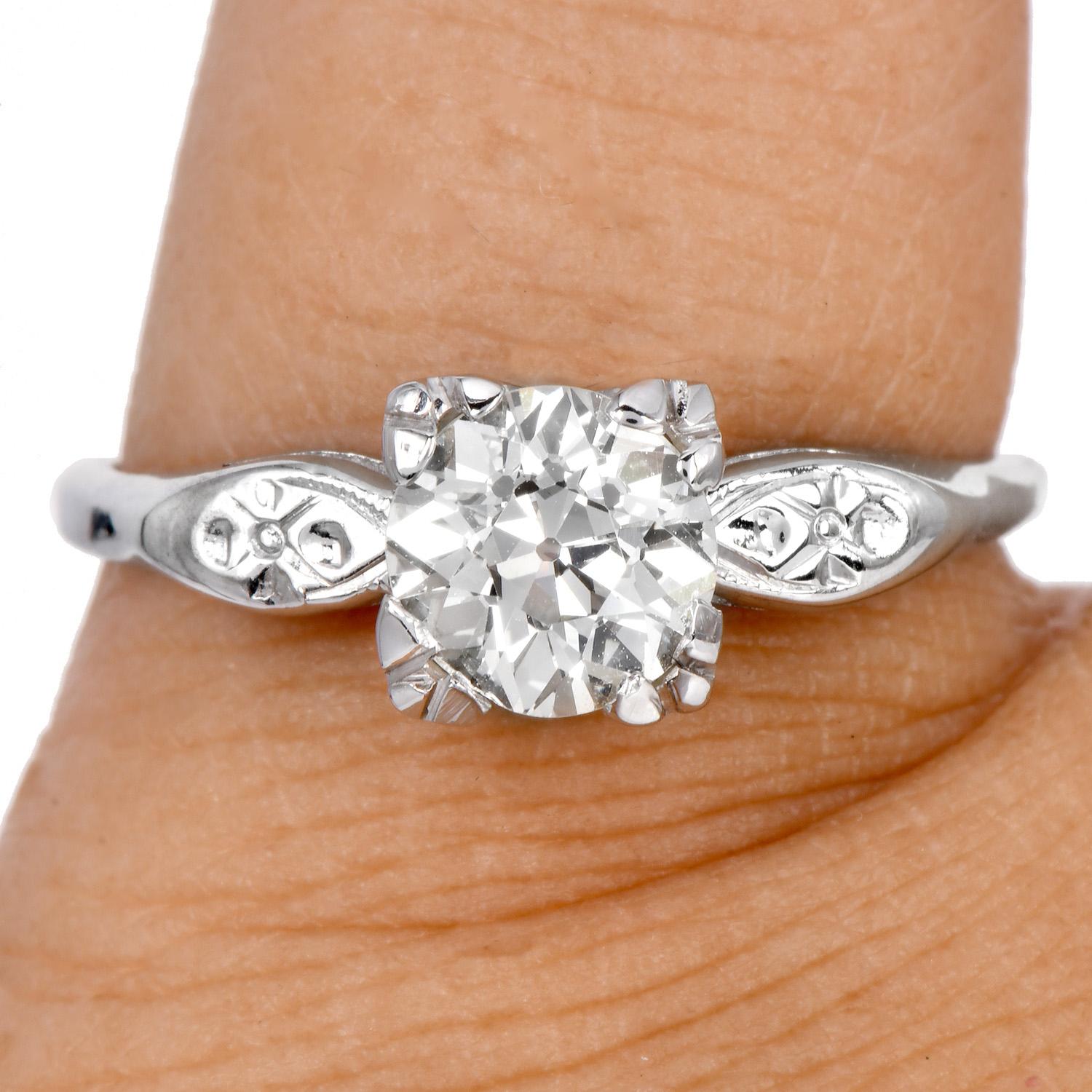 Vintage 1.25 carat Round Diamond 14K Gold Engagement Ring For Sale 2