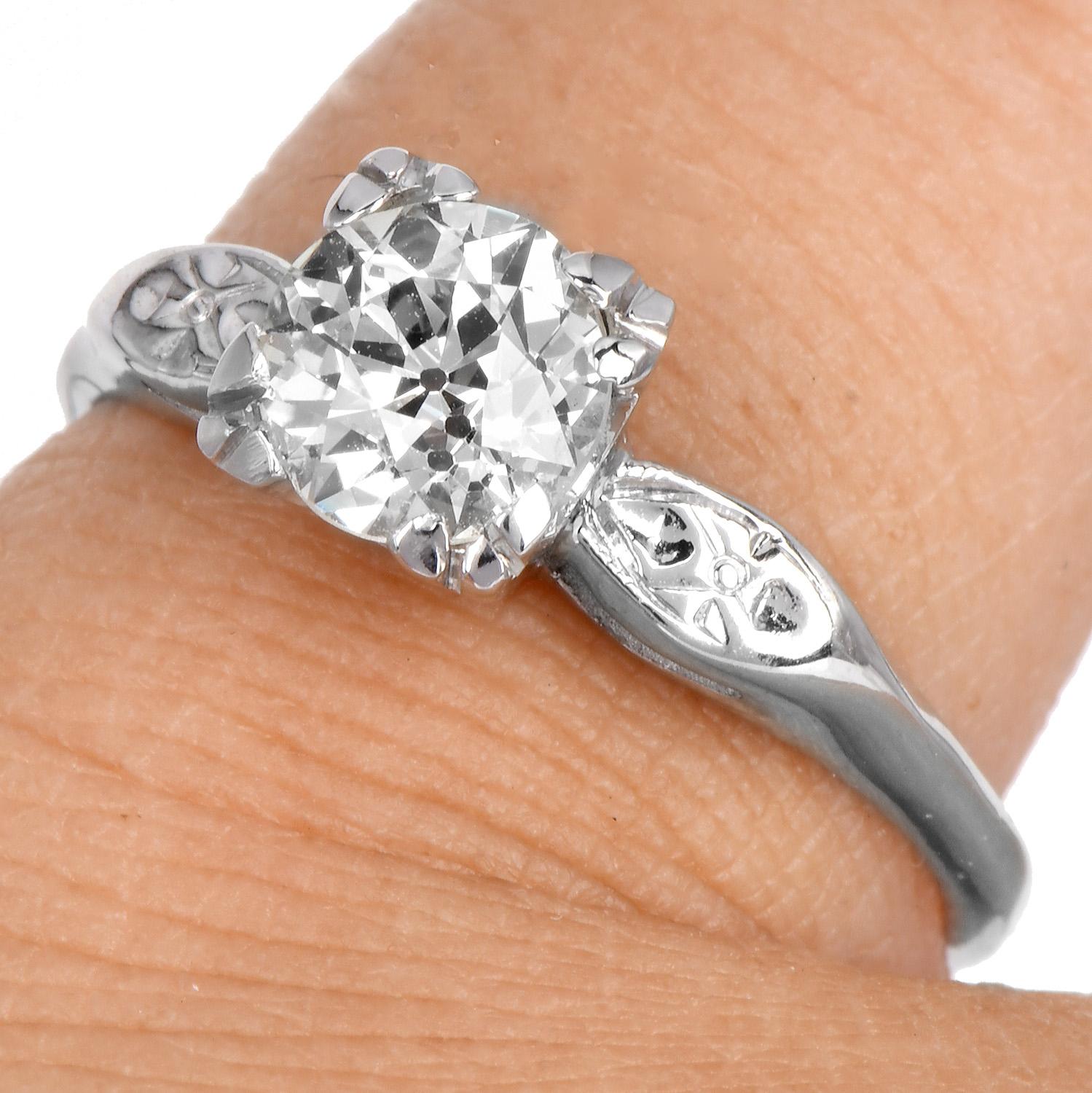Vintage 1.25 carat Round Diamond 14K Gold Engagement Ring For Sale 3