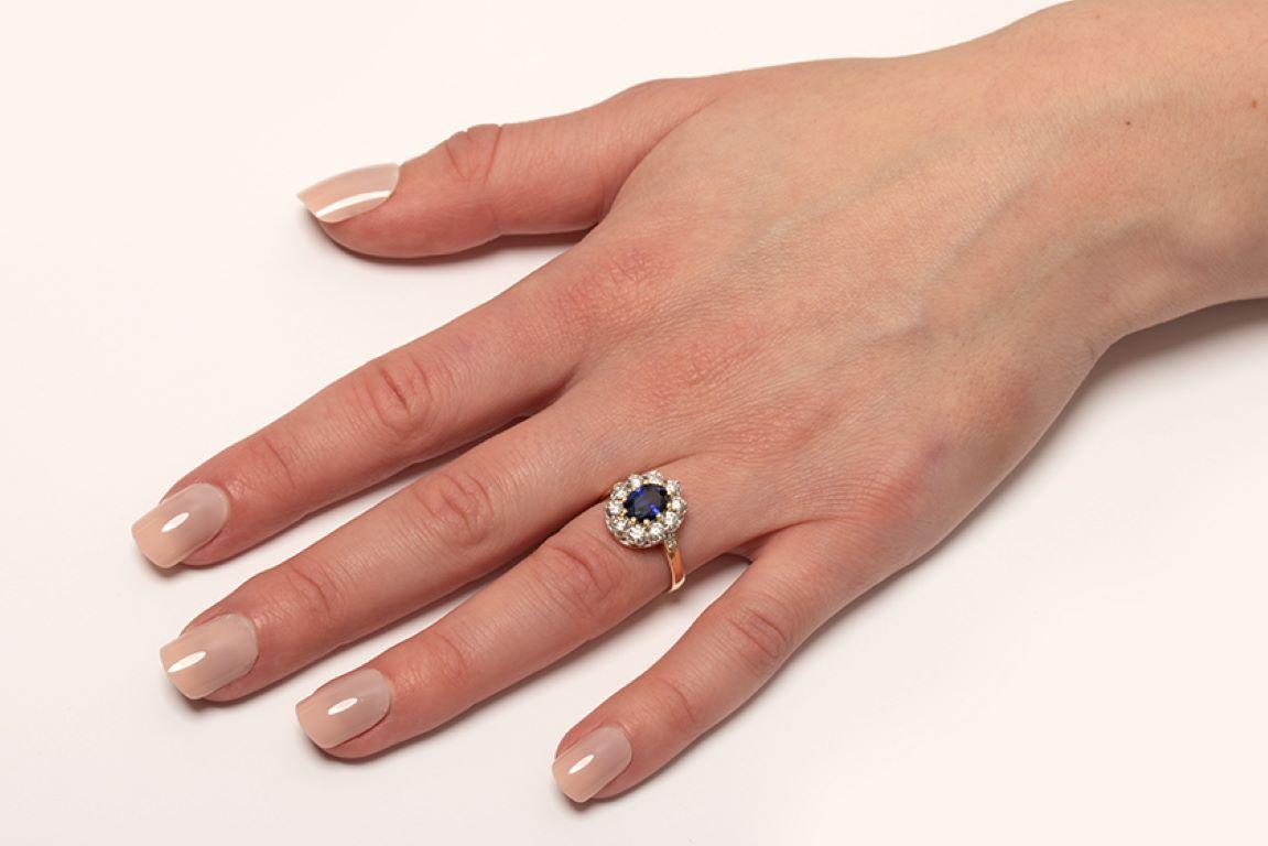 Vintage 1.25 Carat Sapphire and Diamond Cluster Ring, circa 1970s For Sale 1