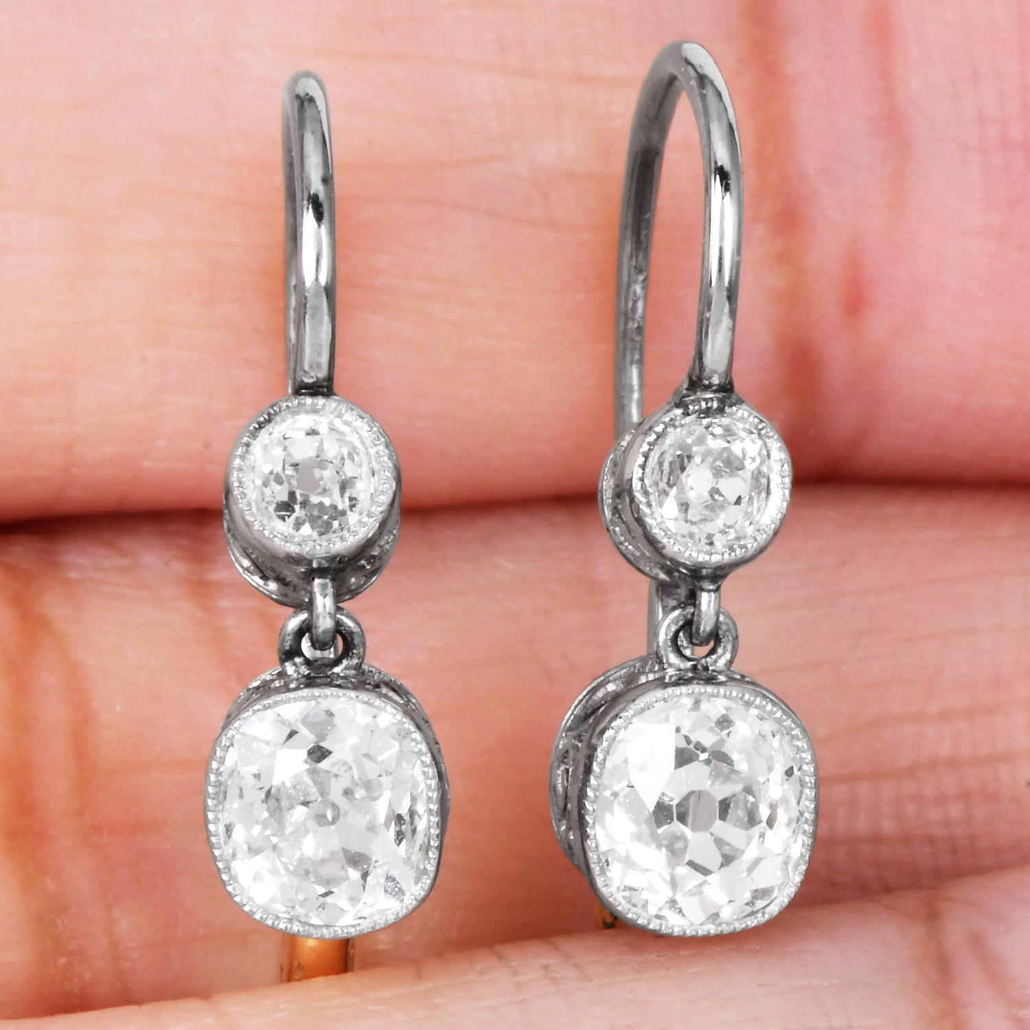 Vintage 1.25 Karat Old Mine Diamant Platin Gold Tropfenohrringe im Zustand „Hervorragend“ im Angebot in Miami, FL