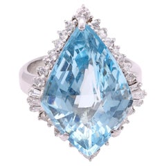 Anello vintage in platino con diamante e acquamarina da 12,62 carati con taglio a losanga