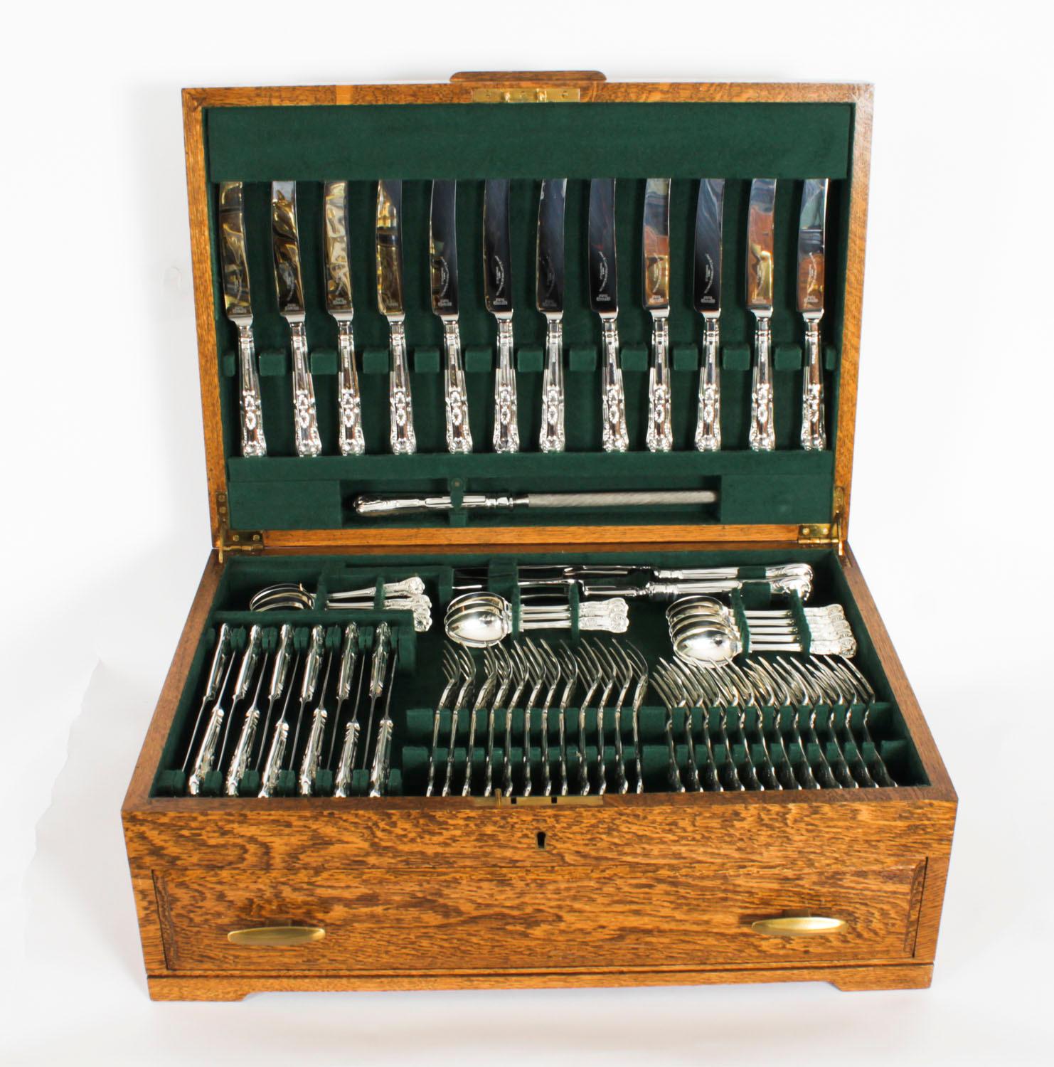 Vintage 127 Piece Canteen-12 Place Sterling Silver Cutlery Set 20th Century For Sale 1