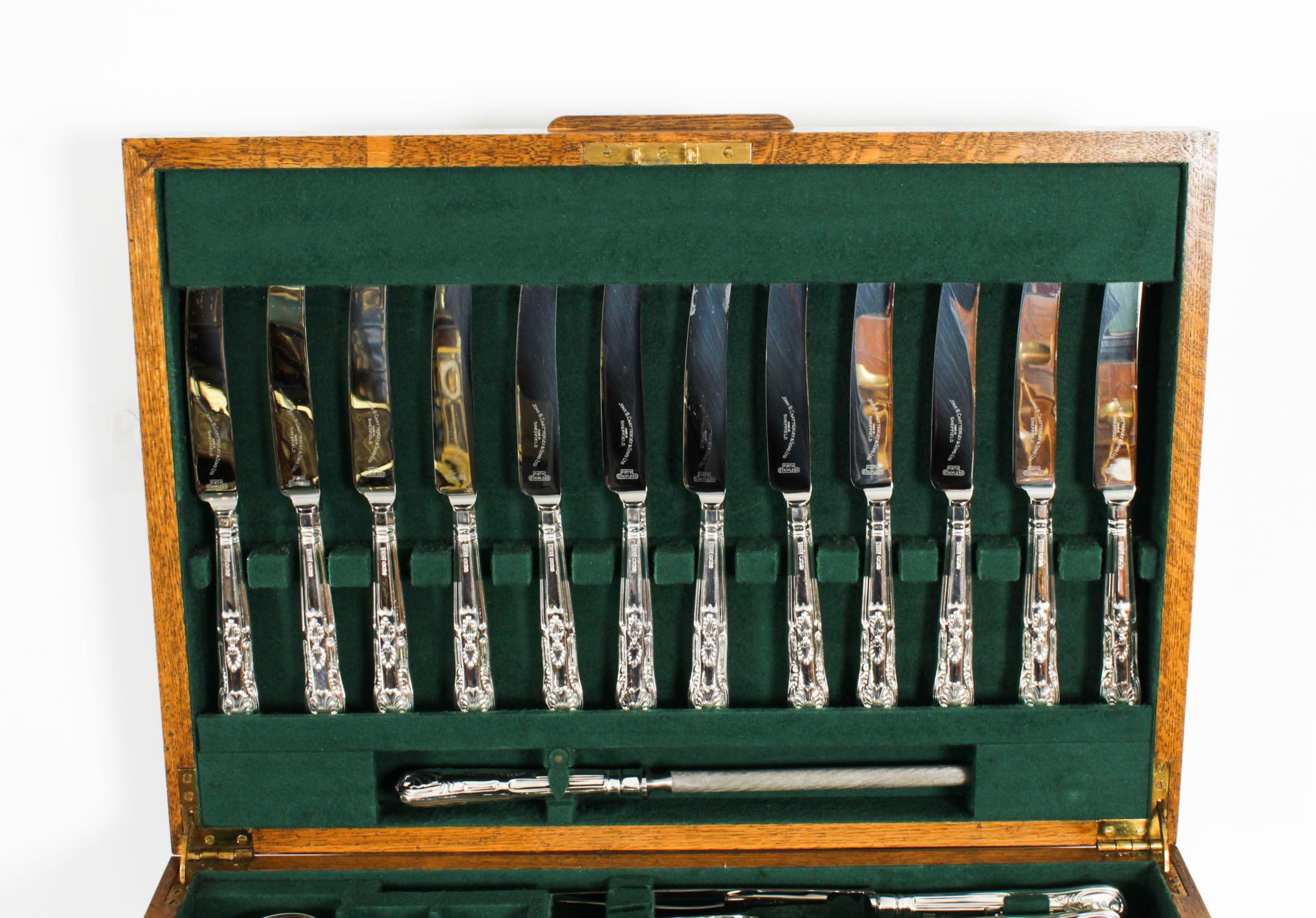 Vintage 127 Piece Canteen-12 Place Sterling Silver Cutlery Set 20th Century For Sale 2