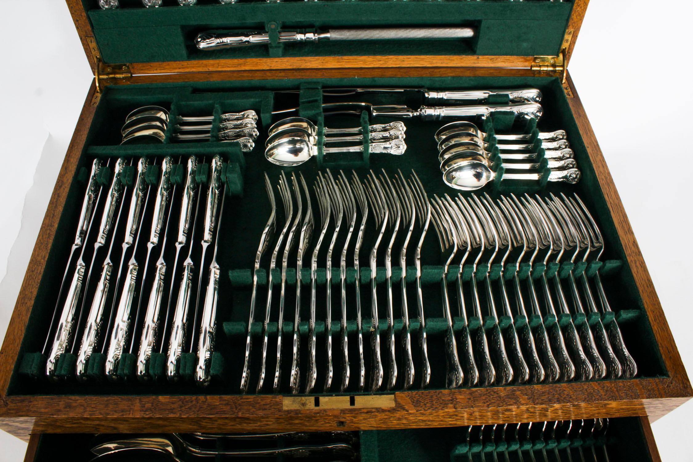 Vintage 127 Piece Canteen-12 Place Sterling Silver Cutlery Set 20th Century For Sale 3