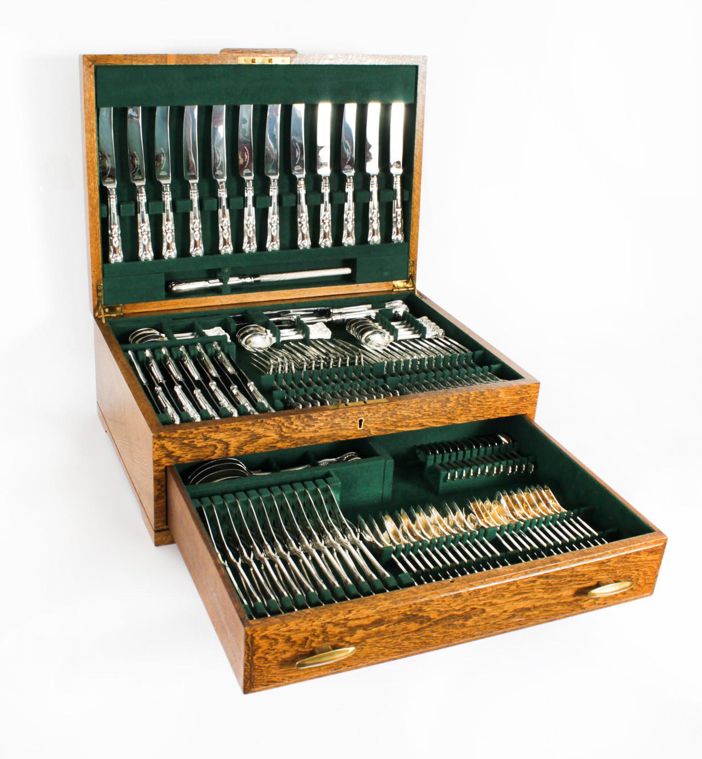 Vintage 127 Piece Canteen-12 Place Sterling Silver Cutlery Set 20th Century For Sale 5