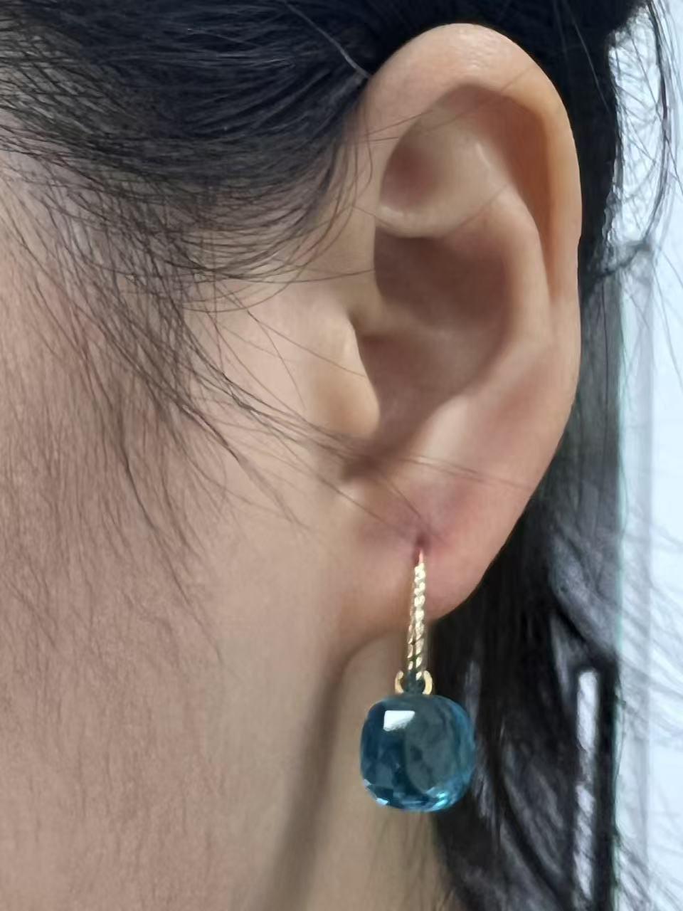Pendientes colgantes vintage de topacio azul de 12,8 quilates en oro amarillo de 14 quilates Corte mixto en venta