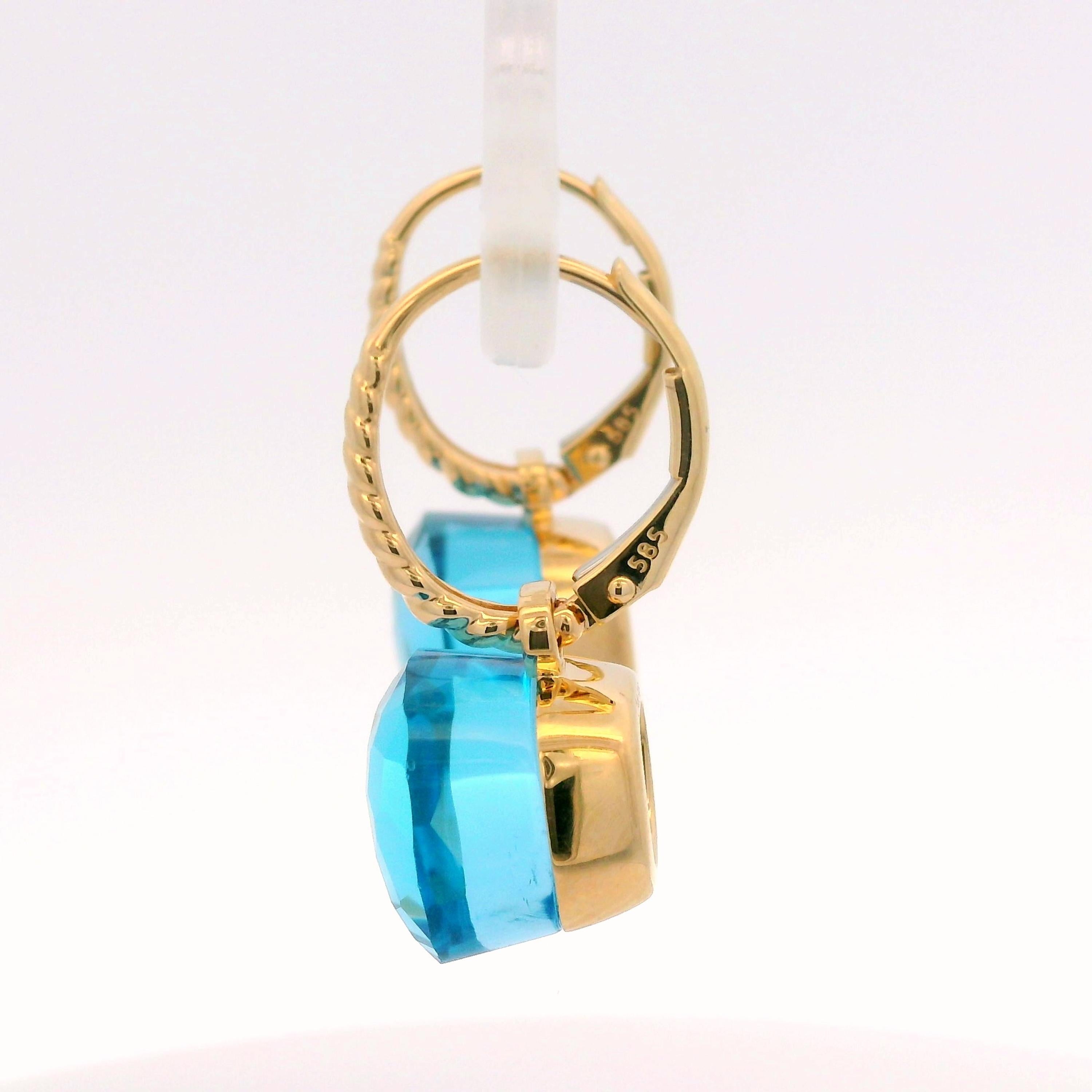 De las mujeres Pendientes colgantes vintage de topacio azul de 12,8 quilates en oro amarillo de 14 quilates en venta