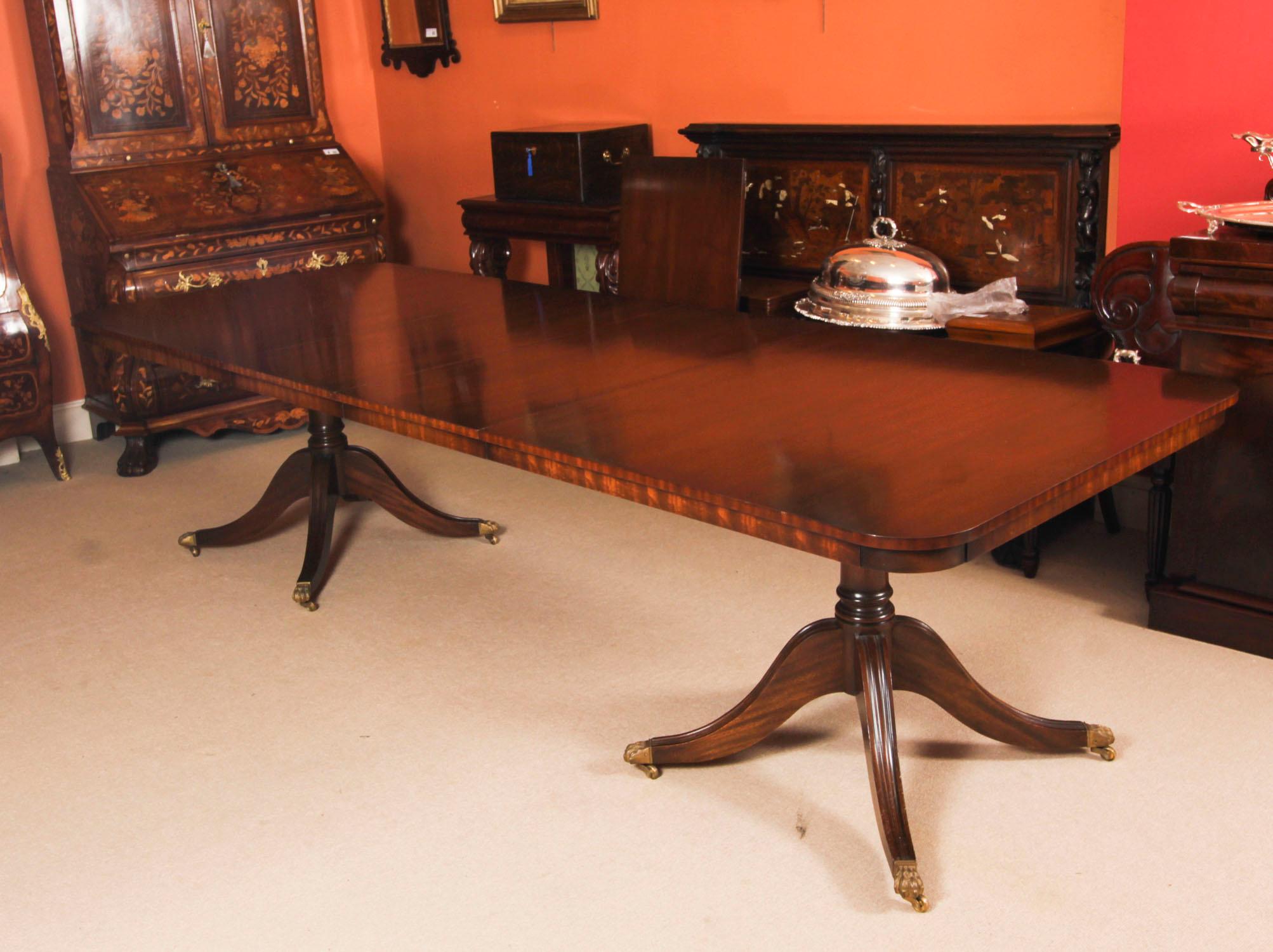 Vintage 12ft George III Style Twin Pedestal Dining Table 20th Century en vente 4