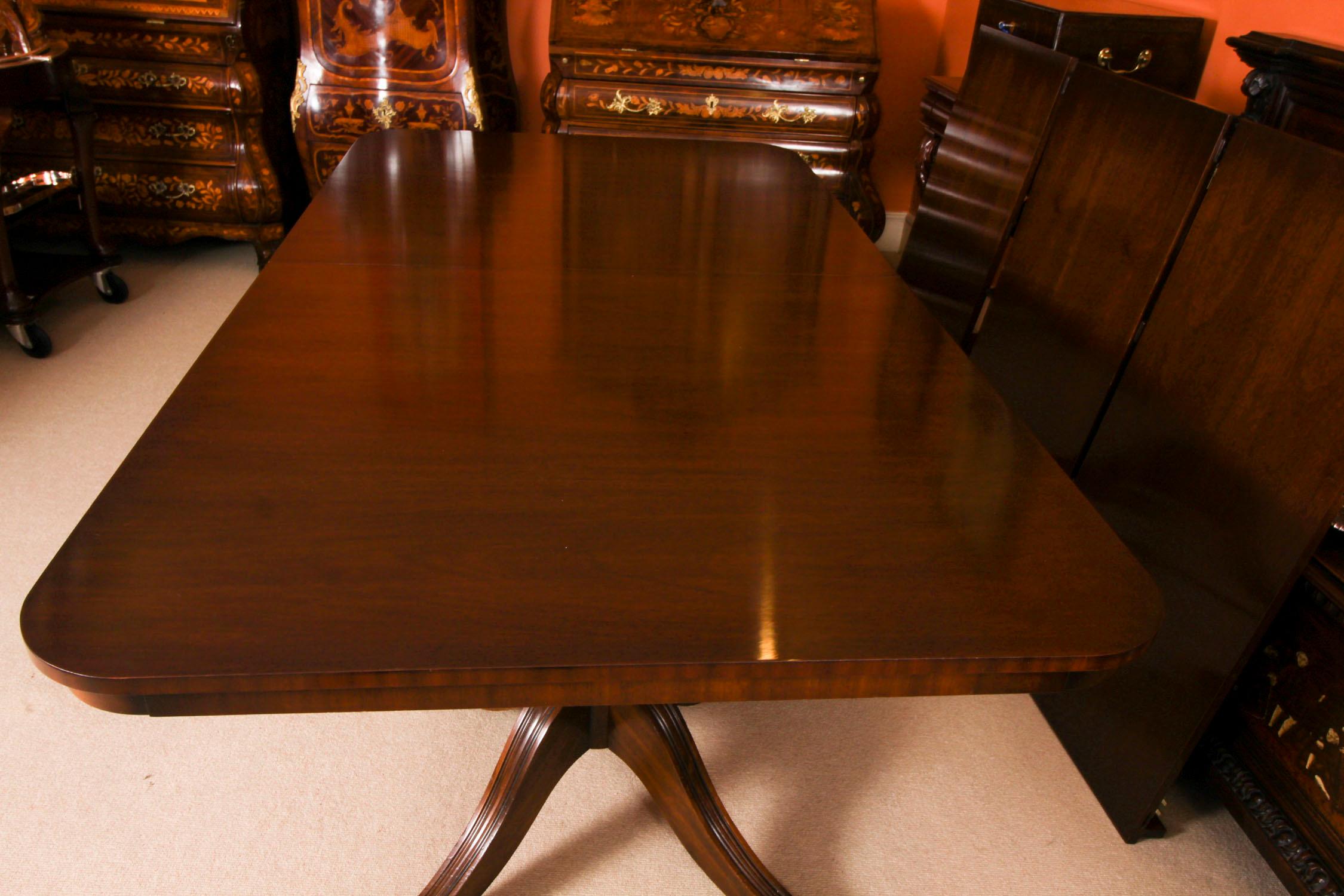 Vintage 12ft George III Style Twin Pedestal Dining Table 20th Century en vente 9