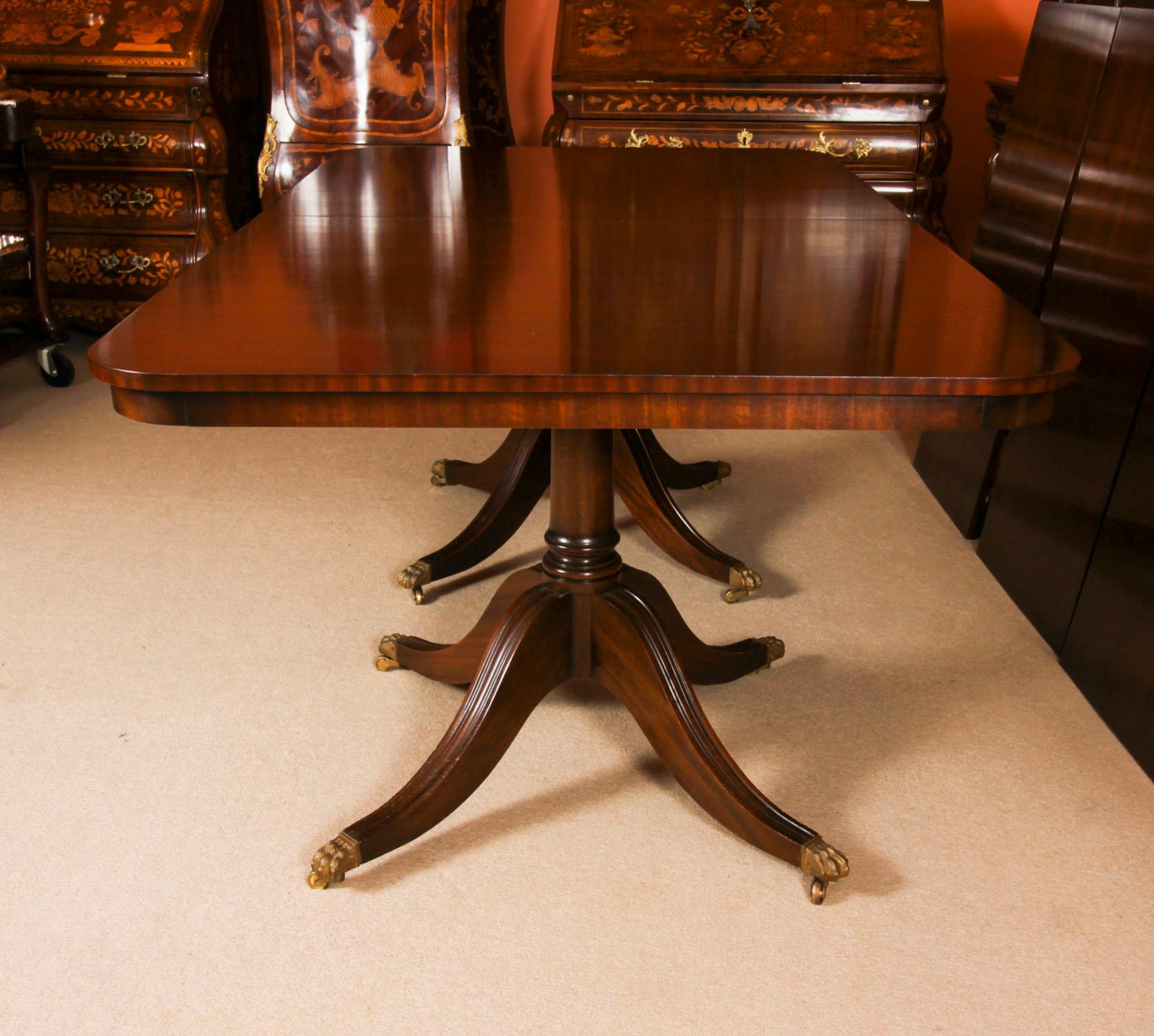 Vintage 12ft George III Style Twin Pedestal Dining Table 20th Century en vente 11