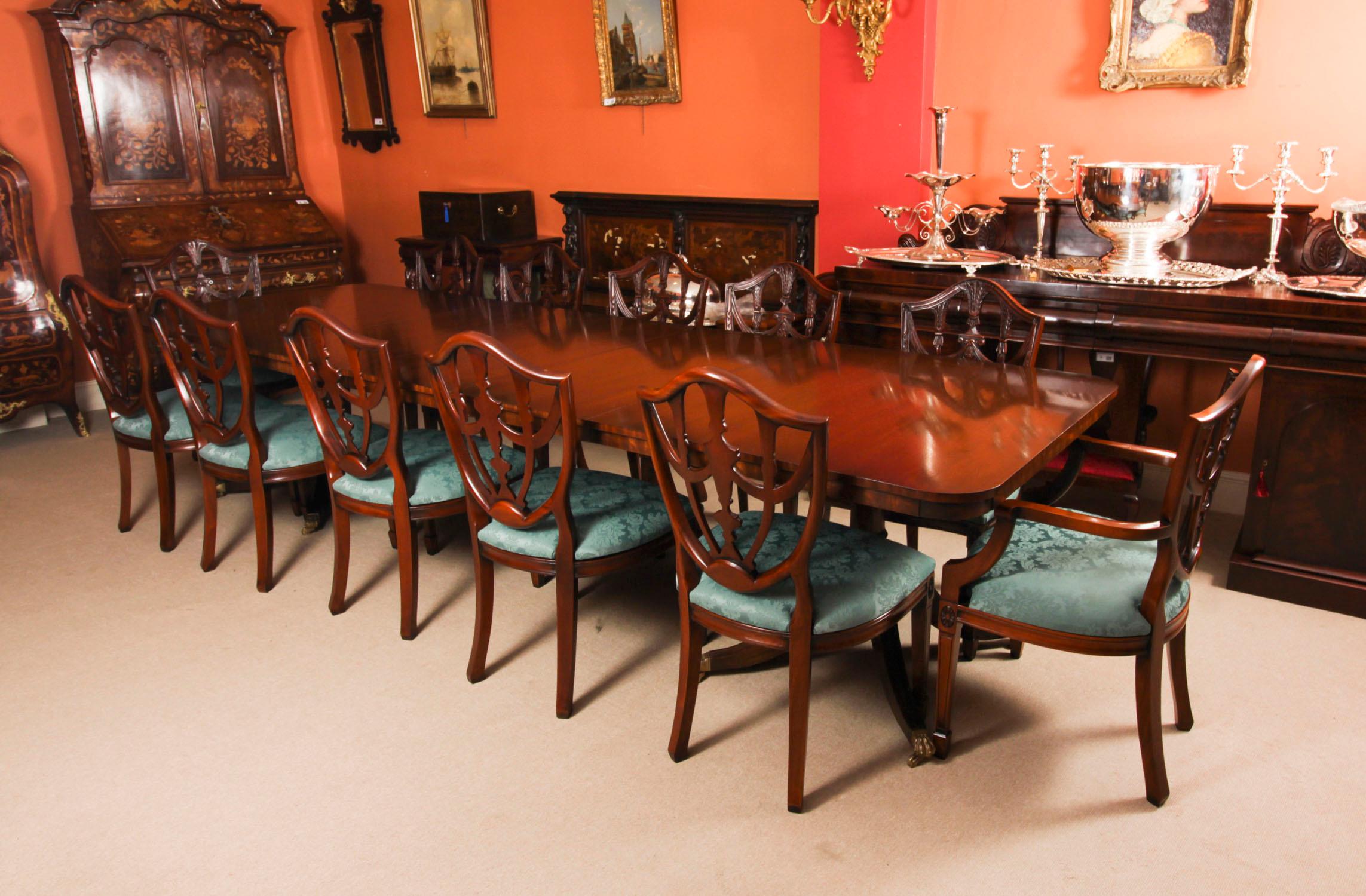 Vintage 12ft George III Style Twin Pedestal Dining Table 20th Century Bon état - En vente à London, GB