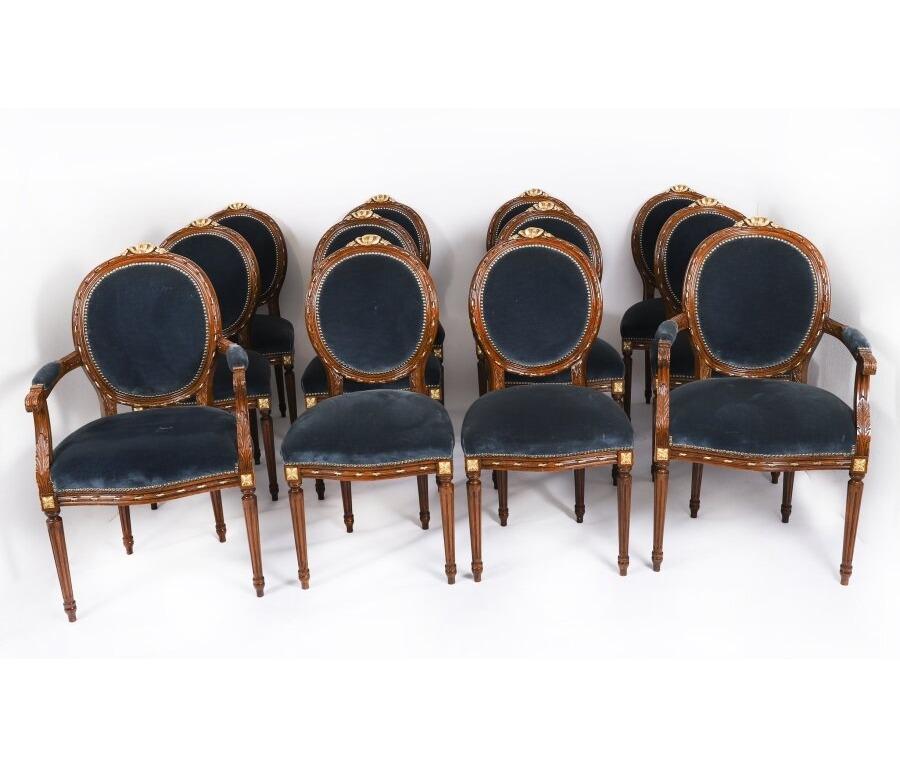 Vintage 12ft Three Pillar Mahogany Dining Table with 12 Chairs 20th Century en vente 7