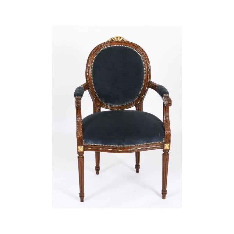 Vintage 12ft Three Pillar Mahogany Dining Table with 12 Chairs 20th Century en vente 8