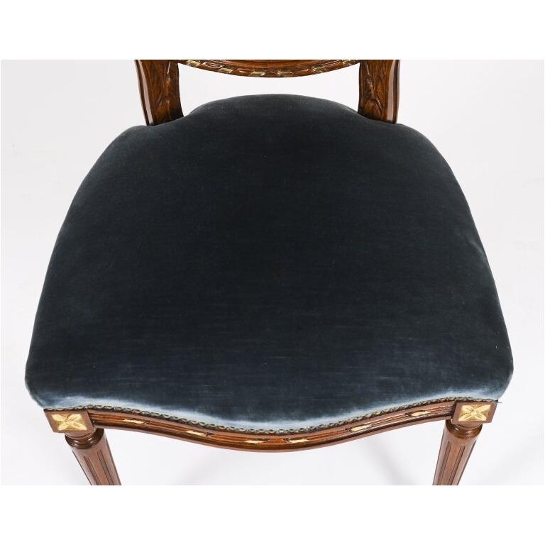 Vintage 12ft Three Pillar Mahogany Dining Table with 12 Chairs 20th Century en vente 13