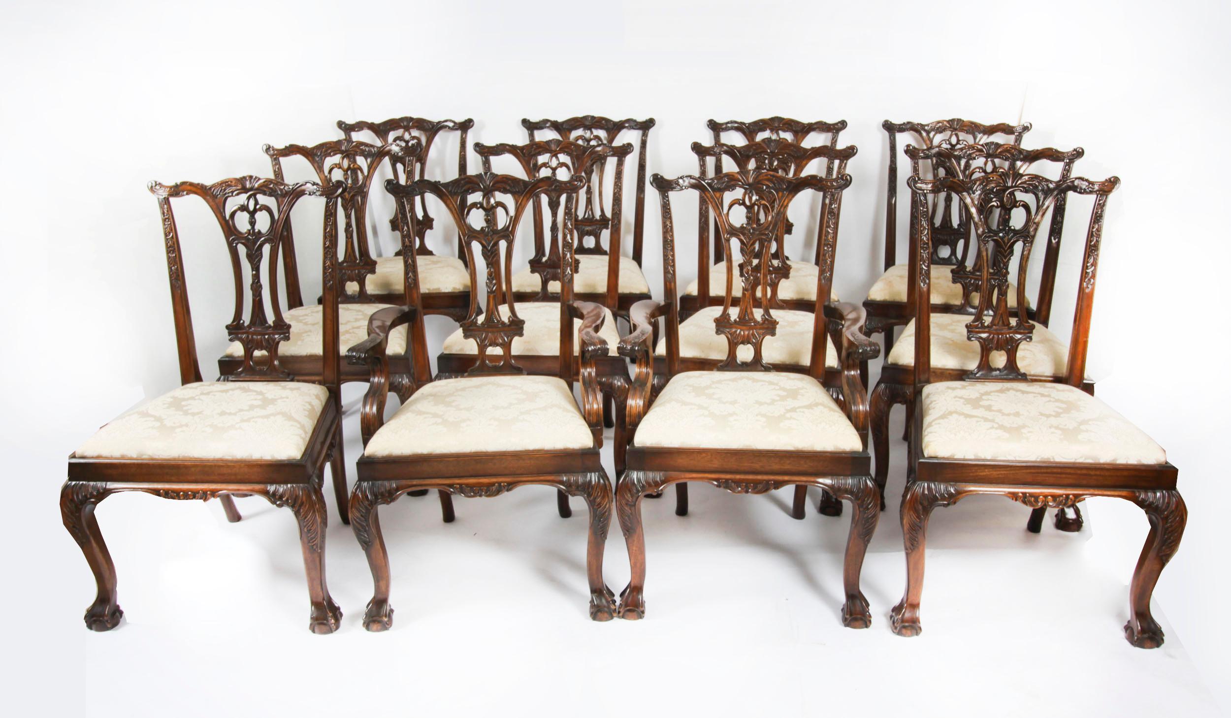 Table de salle à manger vintage de 12 pieds en acajou et 12 chaises Chippendale du 20ème siècle en vente 6