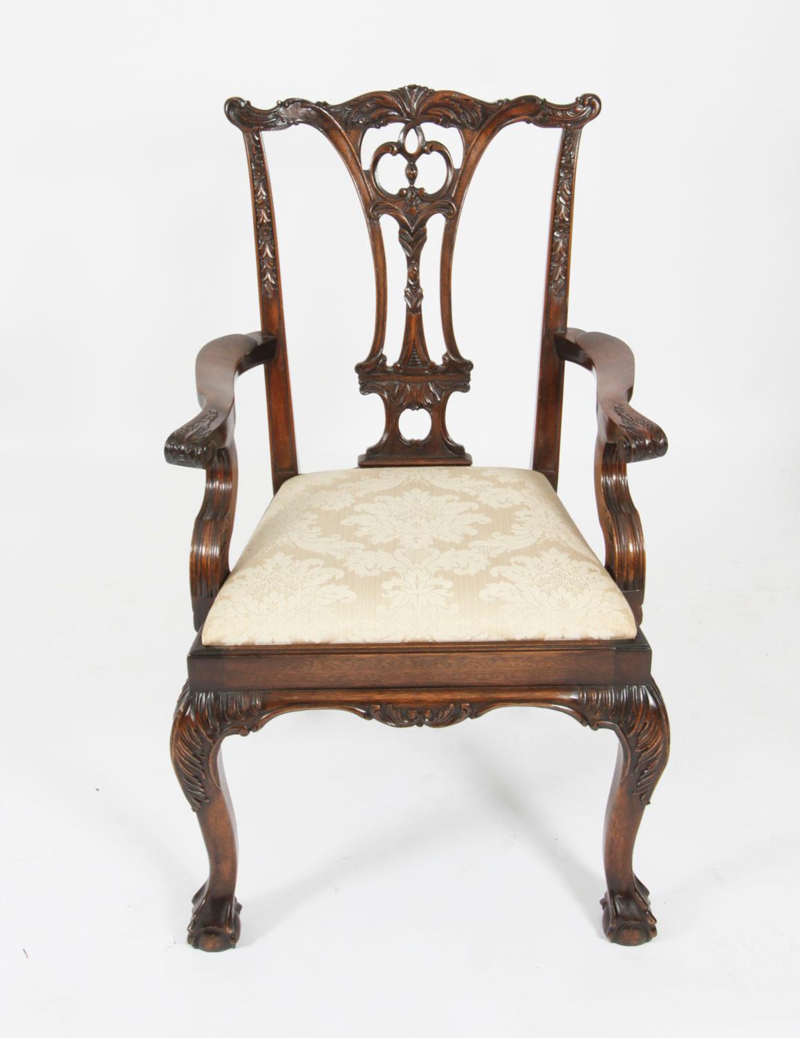Table de salle à manger vintage de 12 pieds en acajou et 12 chaises Chippendale du 20ème siècle en vente 7