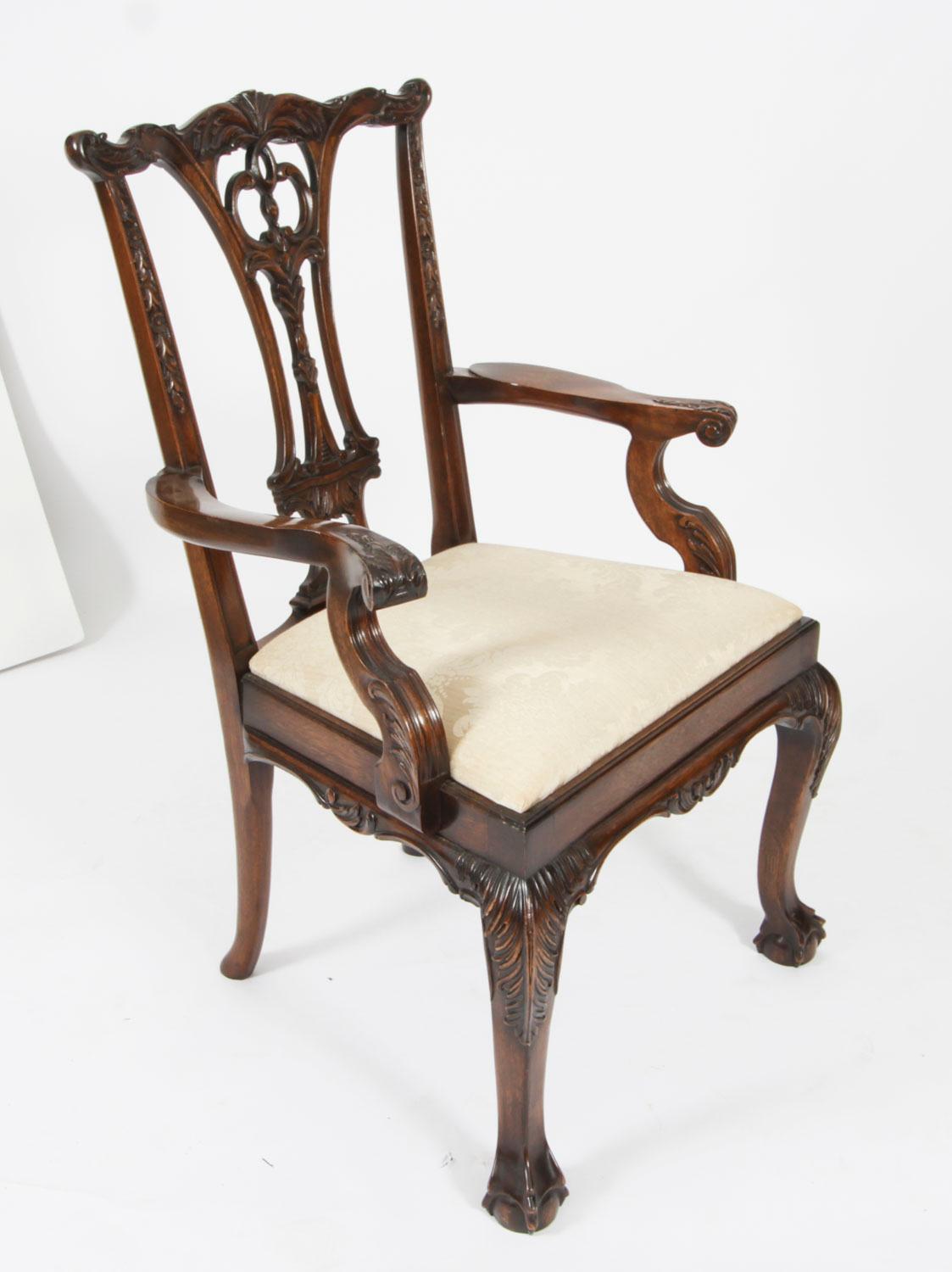 Table de salle à manger vintage de 12 pieds en acajou et 12 chaises Chippendale du 20ème siècle en vente 8