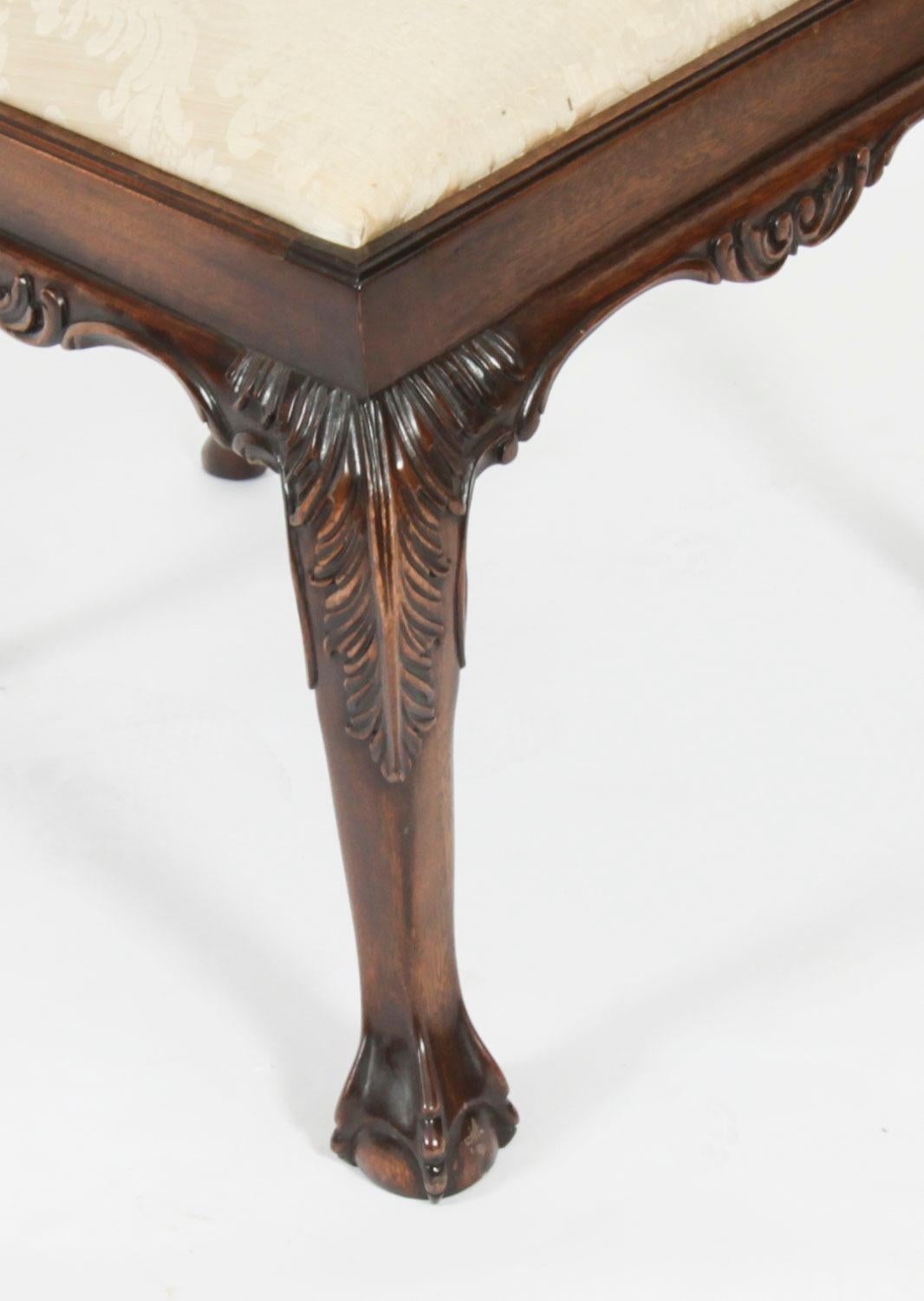 Table de salle à manger vintage de 12 pieds en acajou et 12 chaises Chippendale du 20ème siècle en vente 10