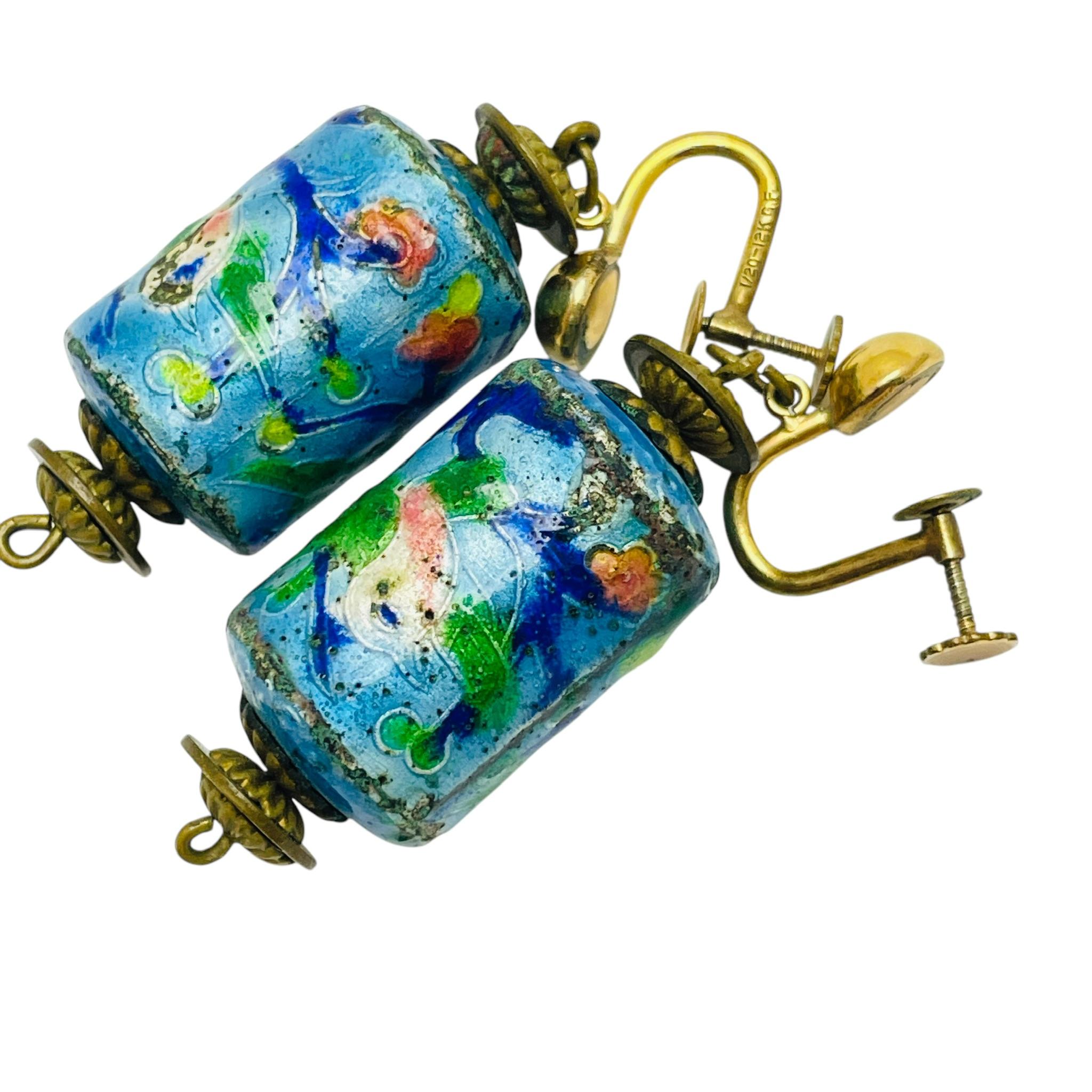 DETAILS

• signed 1/20 12kt gf 

• gold filled with enamel

• vintage designer earrings 

MEASUREMENTS  

• 

CONDITION

•  very good vintage condition with minimal signs of wear 

 Sku 48

❤️❤️  VINTAGE DESIGNER JEWELRY ❤️❤️

❤️❤️  ALEXANDER’S