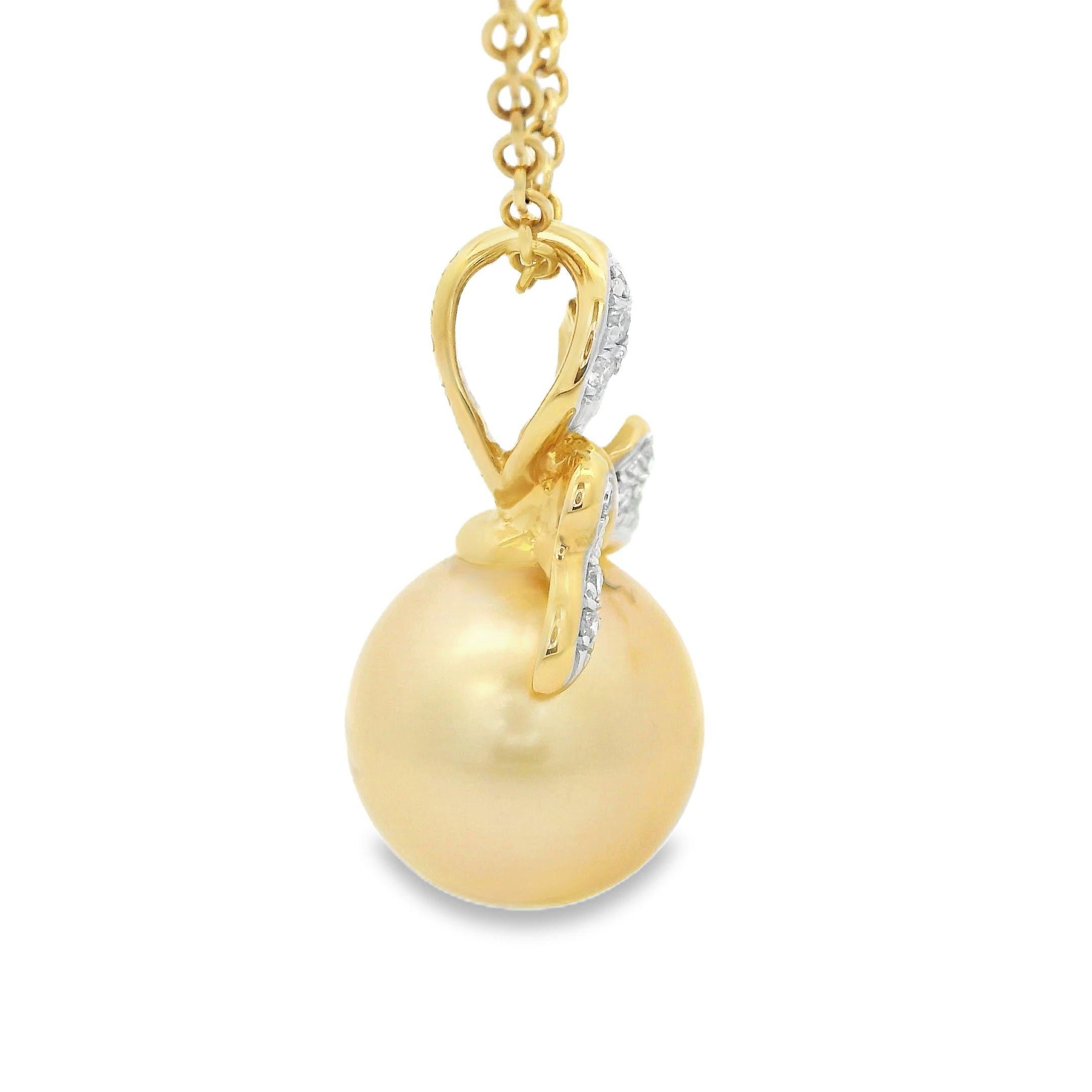 Contemporain Pendentif vintage en or jaune 18 carats avec perle des mers du Sud de 12 mm et diamants en vente