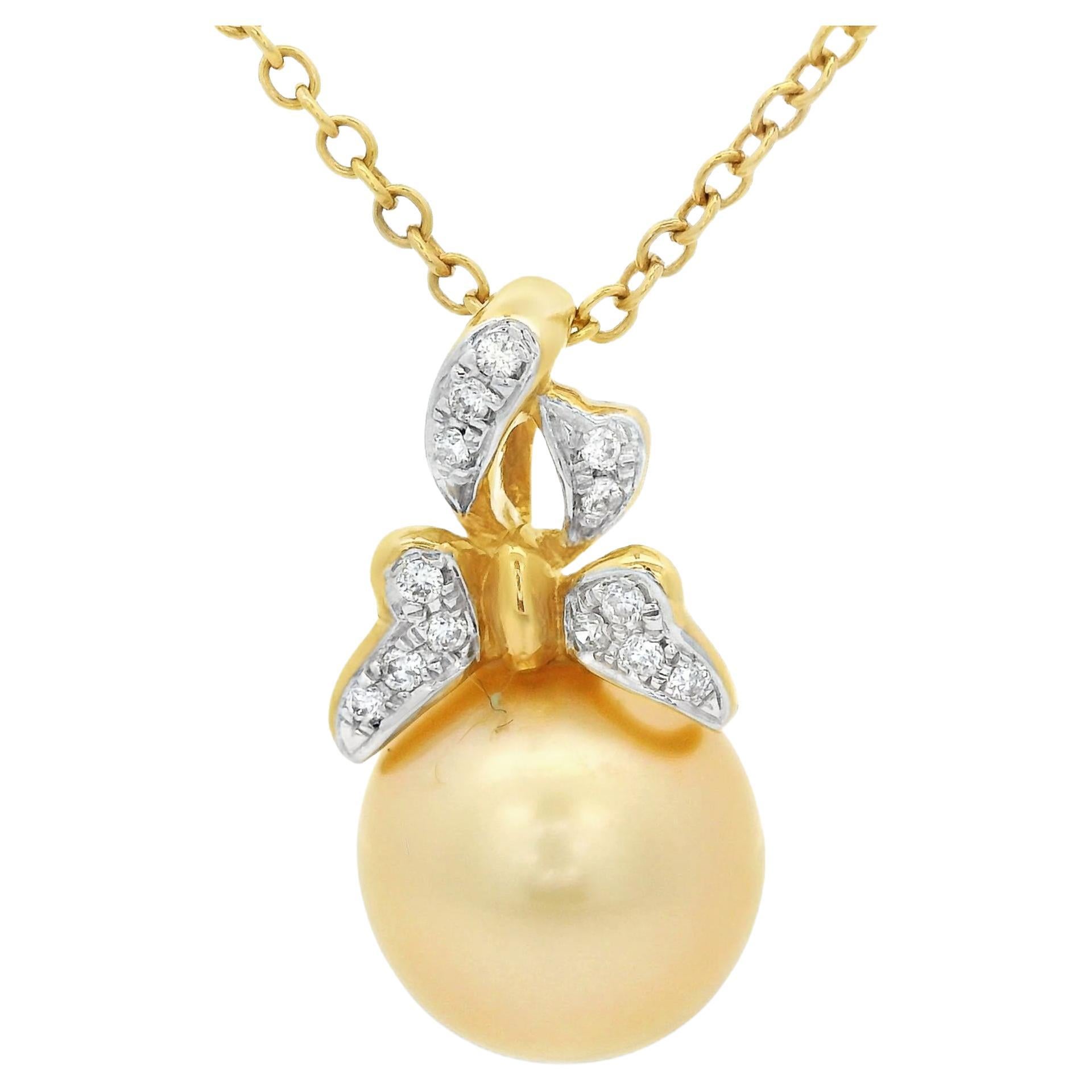 Vintage 12mm Gold South Sea Pearl Diamond Pendant in 18 Karat Yellow Gold
