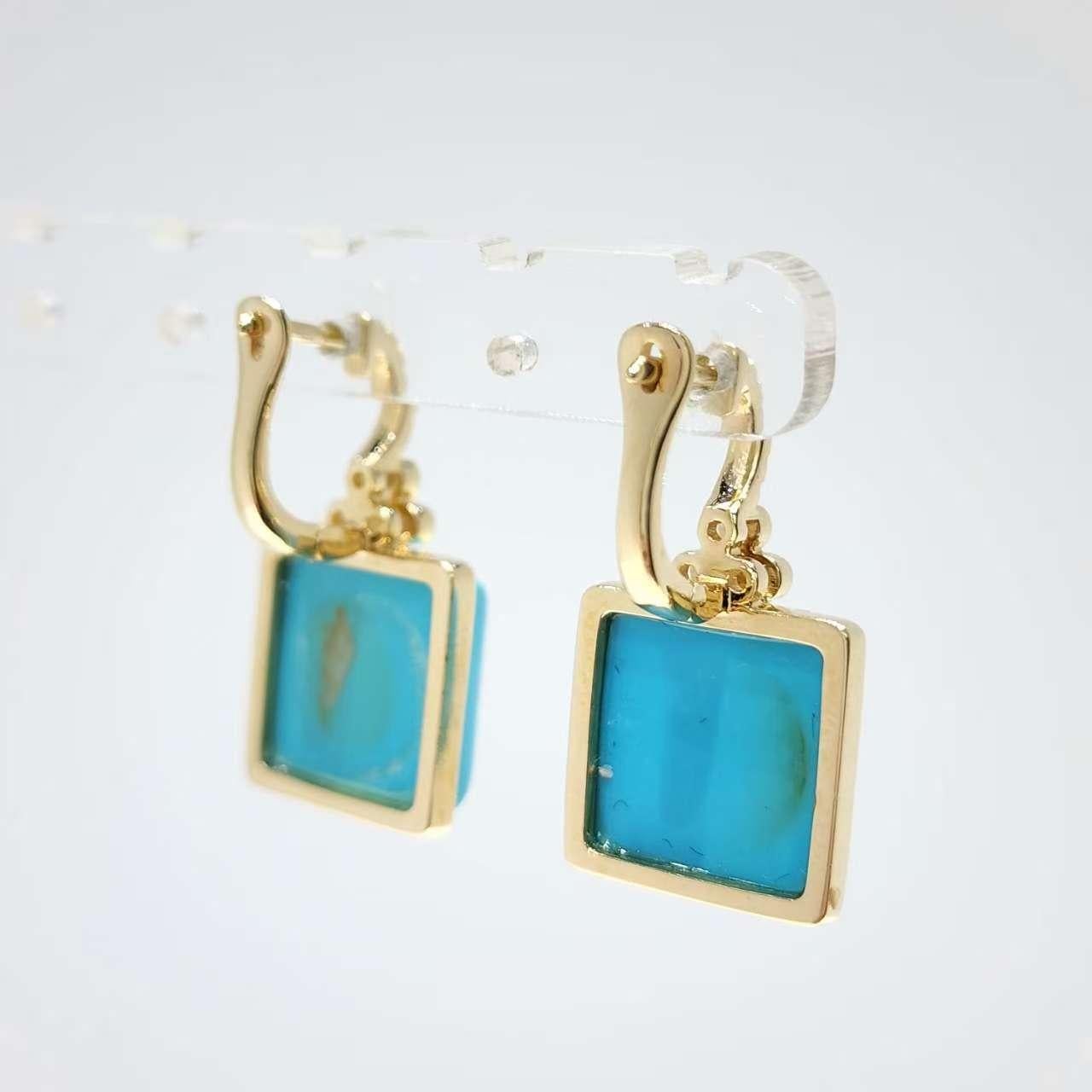 Vintage 12mm Turquoise Diamond Earrings in 14 Karat Yellow Gold In New Condition For Sale In Hong Kong, HK