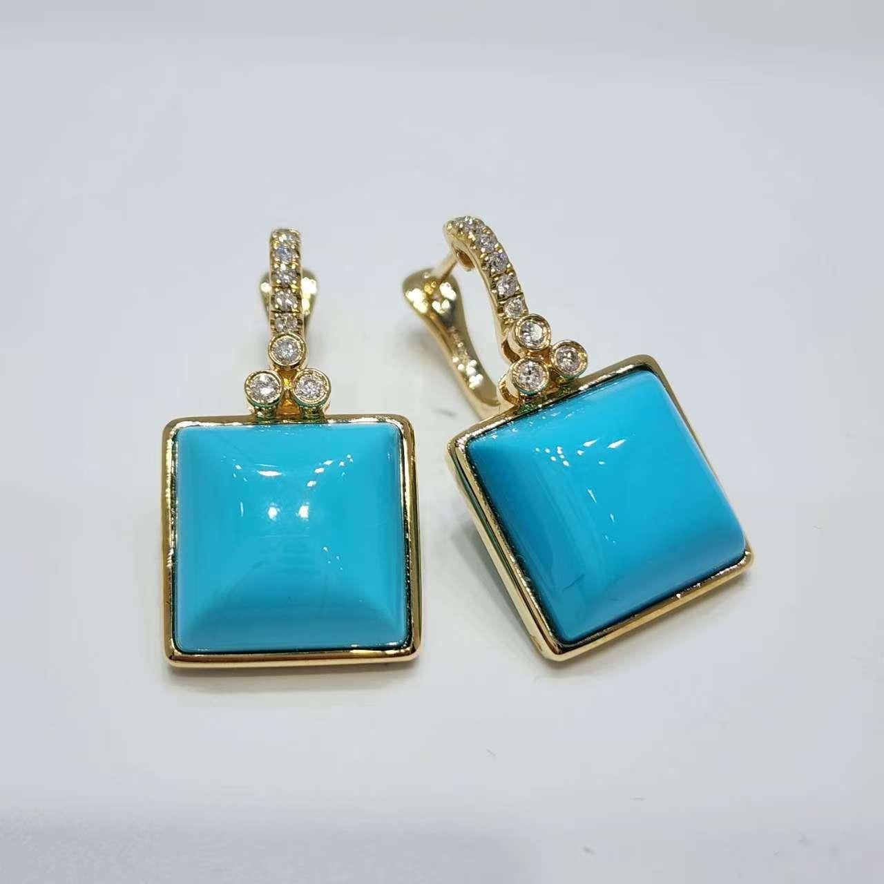 Vintage 12mm Turquoise Diamond Earrings in 14 Karat Yellow Gold For Sale 2