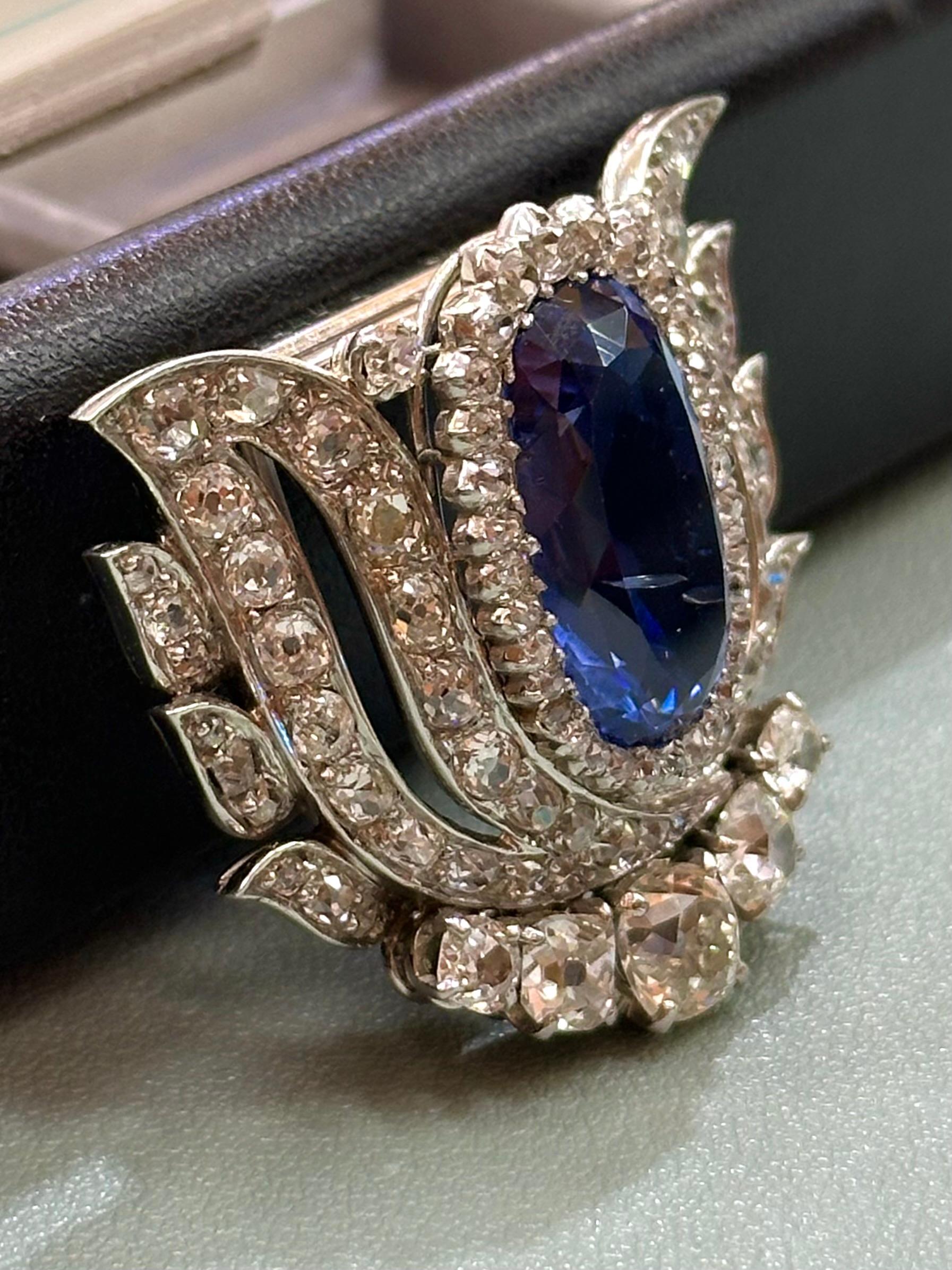 Vintage 13-15cts natürlichen ovalen blauen Saphir und Diamant-Brosche in 18k Weißgold (Ovalschliff) im Angebot
