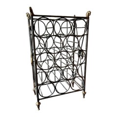 Rack à vin vintage en métal de 13 bouteilles avec accents équestres en laiton