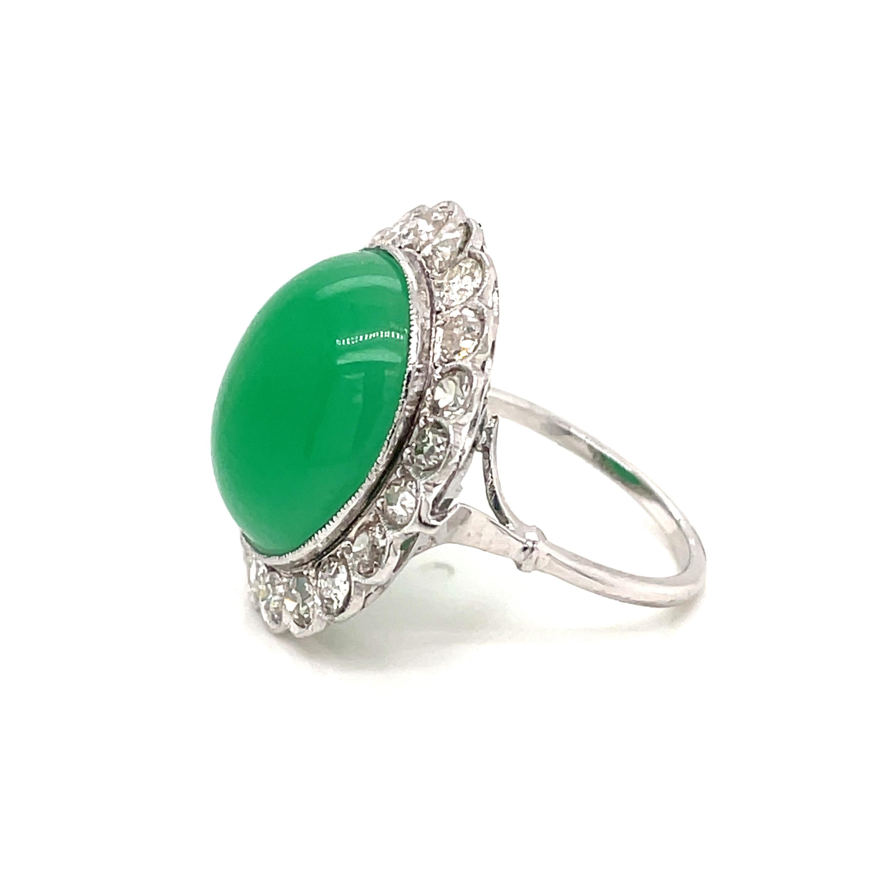 Vintage 13 Carat Jade Diamond Platinum Ring In Excellent Condition In Napoli, Italy